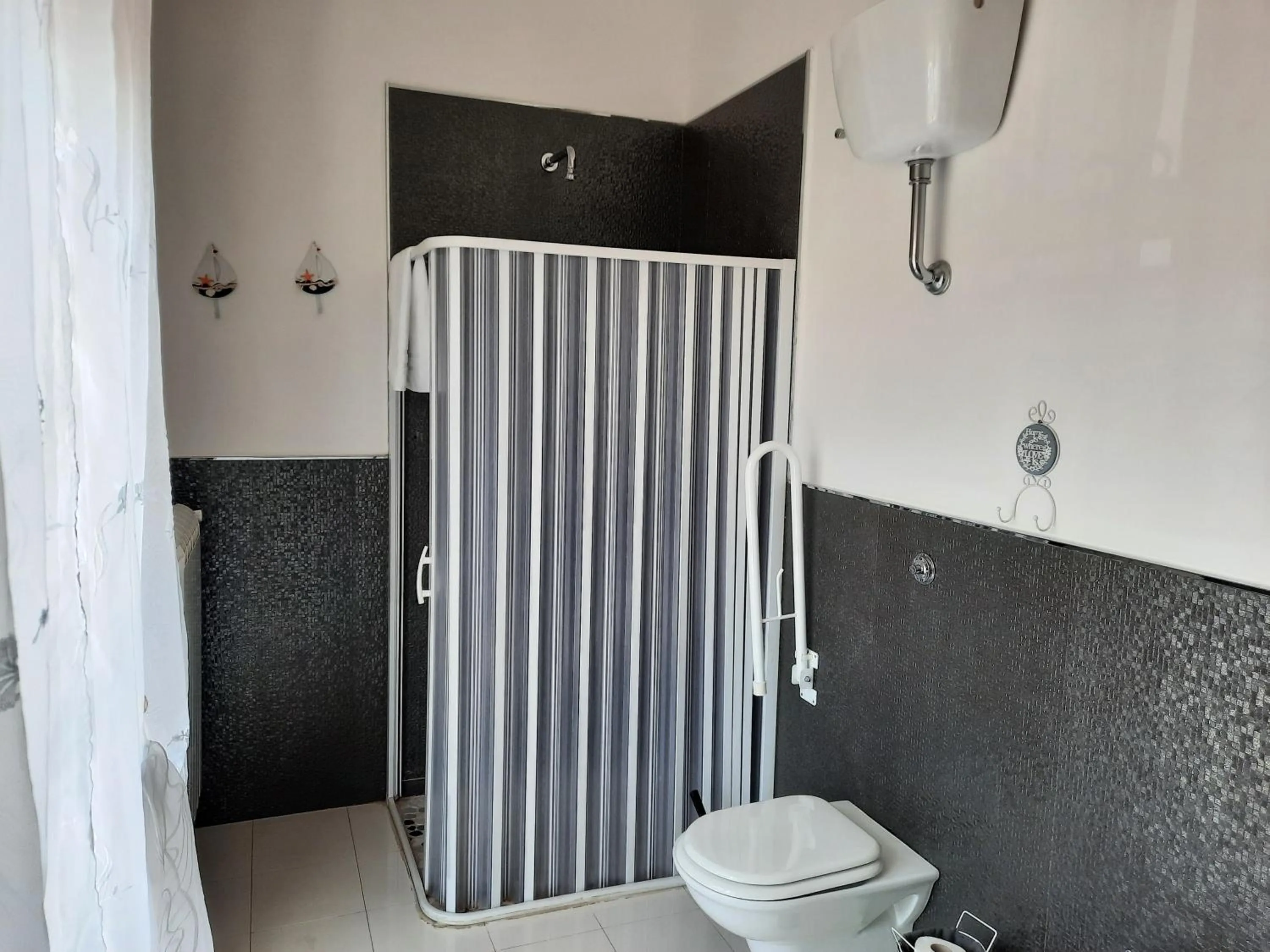 Shower in Villa Ada B&B