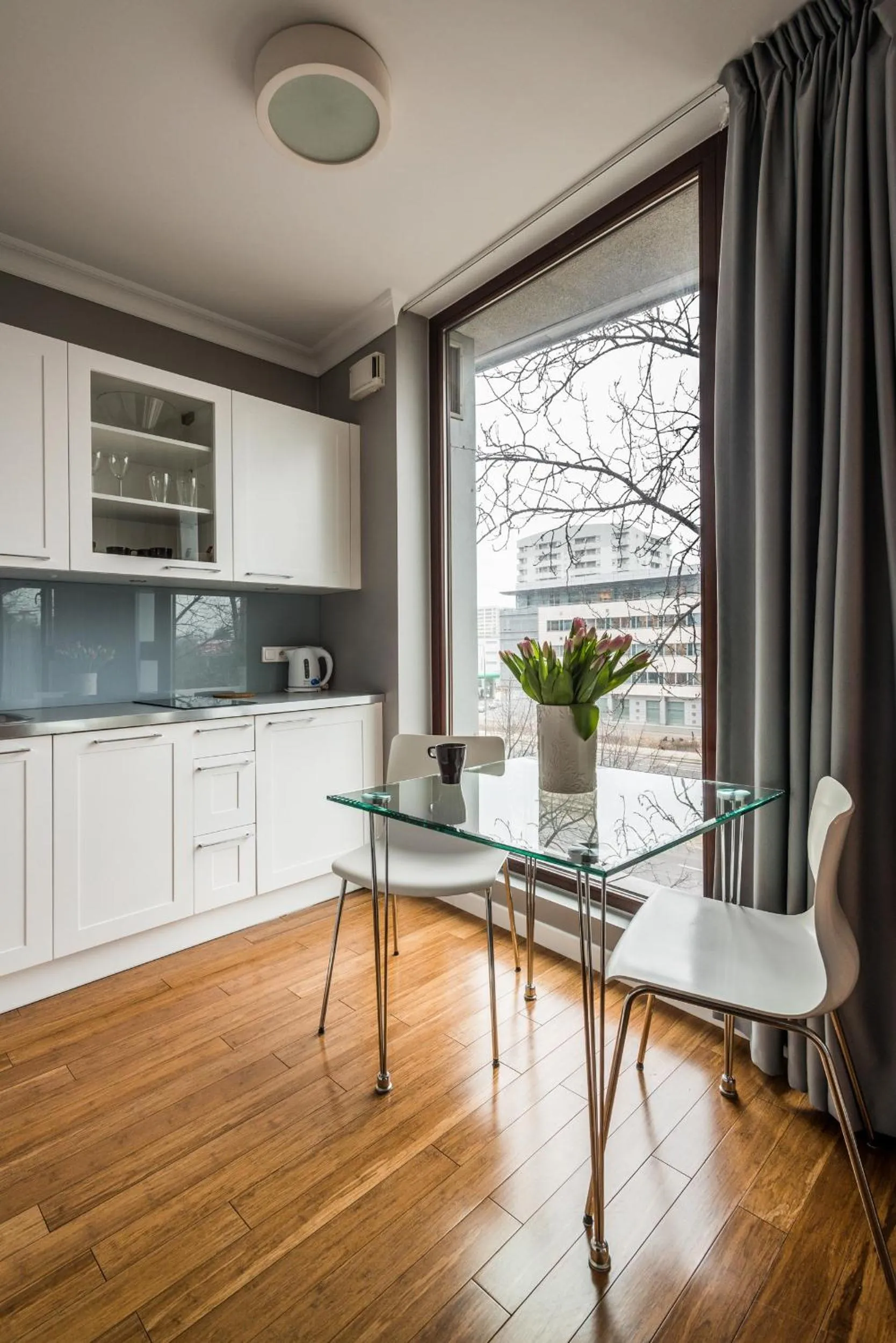 Photo of the whole room in Triton Park Apartments