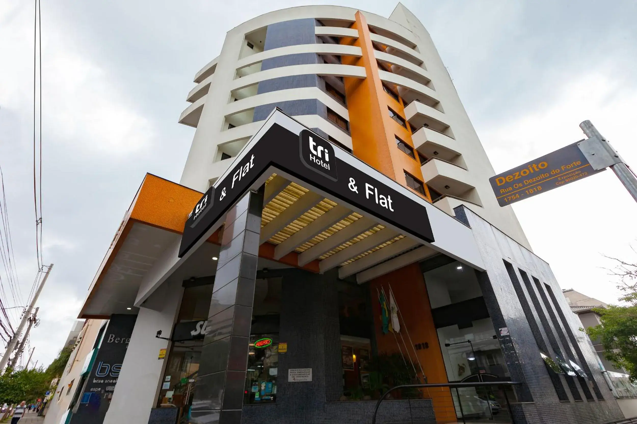 Property building in Tri Hotel & Flat Caxias Property building in Tri Hotel & Flat Caxias