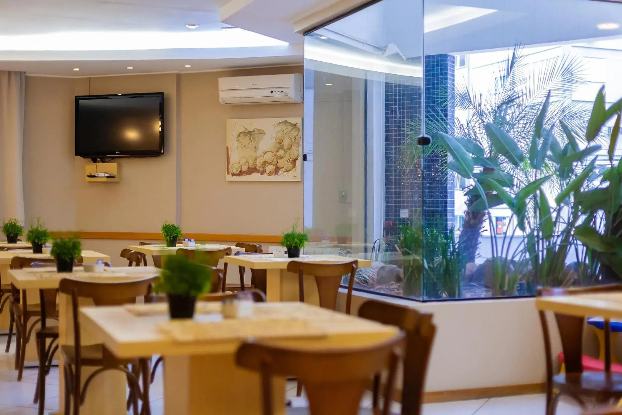 Restaurant/places to eat in Tri Hotel & Flat Caxias Restaurant/places to eat in Tri Hotel & Flat Caxias