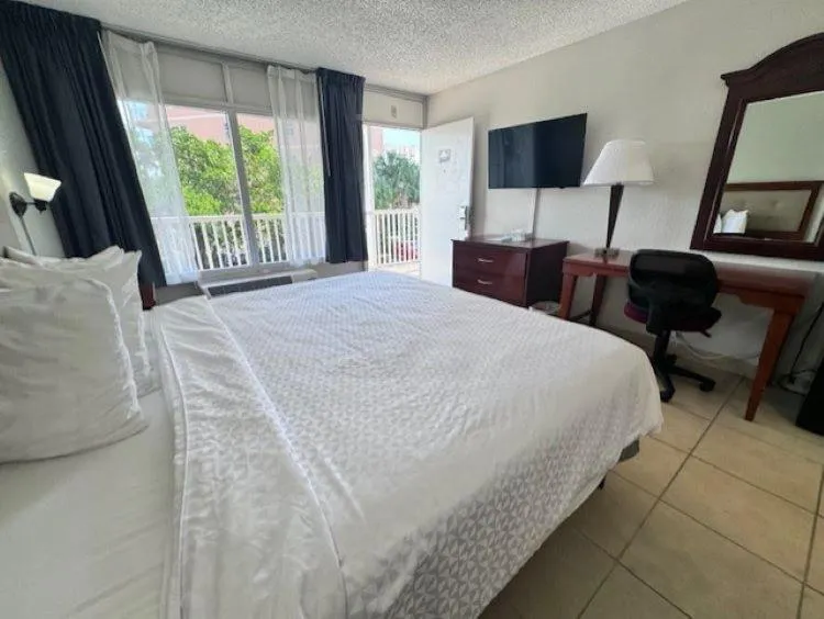 Bedroom, Bed in Clearwater Beach Hotel