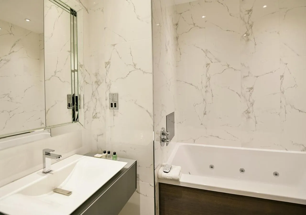 Bathroom in Hetland Hall Hotel