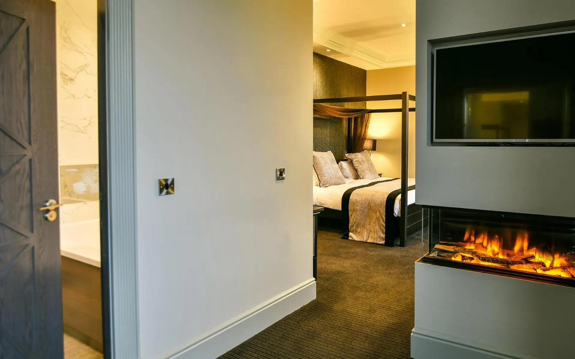 Living room, Bed in Hetland Hall Hotel