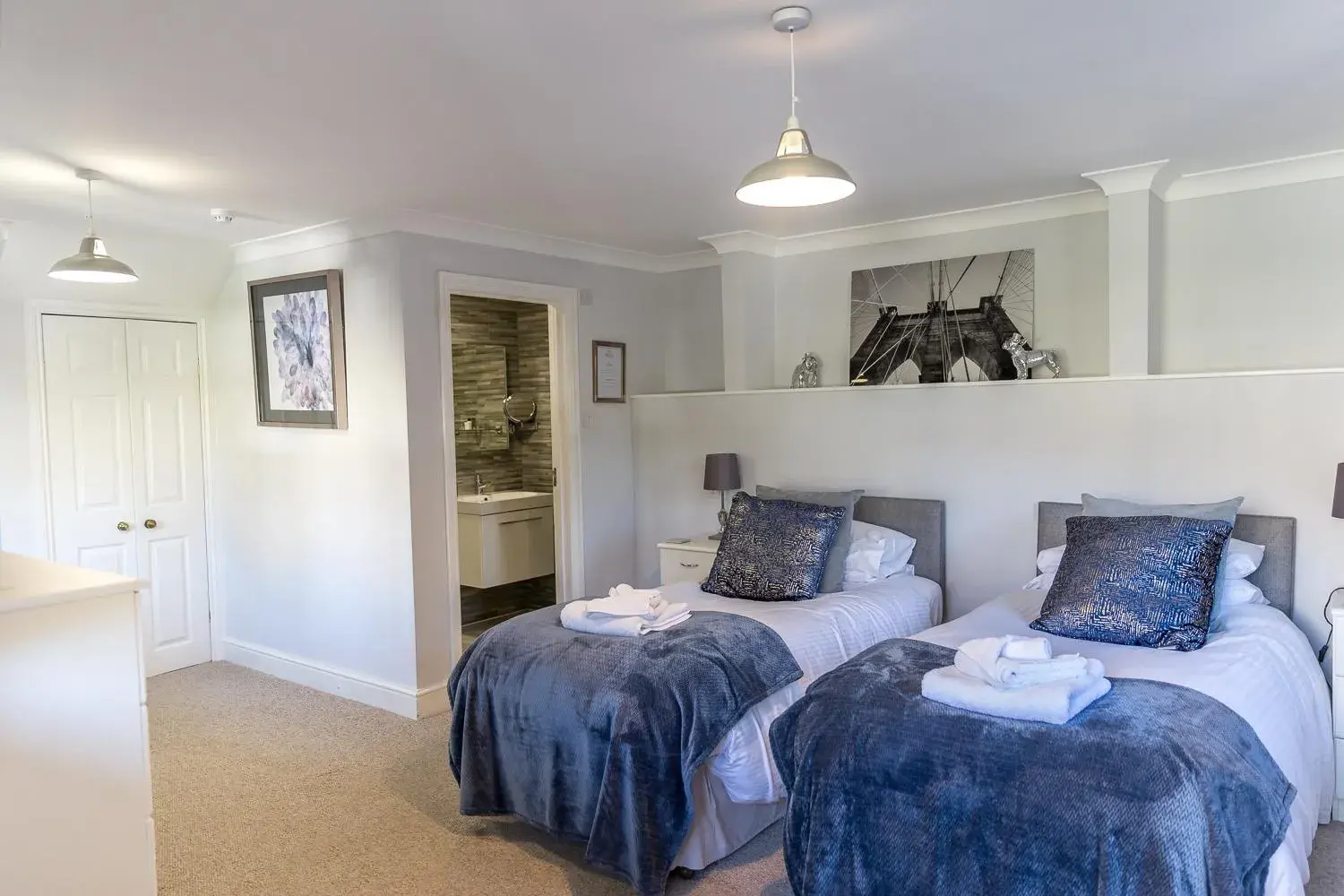 Luxury King or Twin Suite in Cricket Field House Luxury King or Twin Suite in Cricket Field House