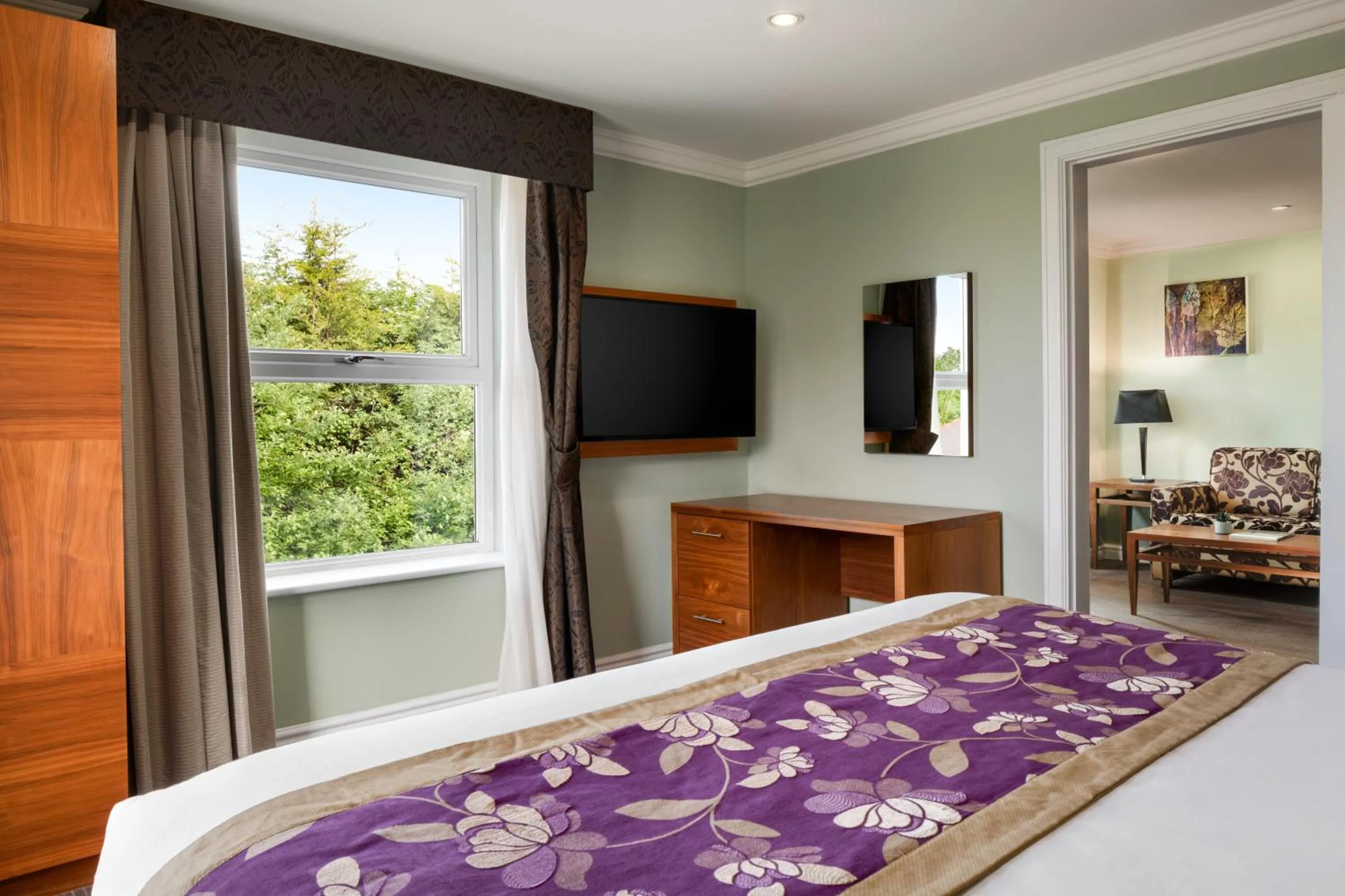 Living room, Bed in Ramada by Wyndham Cheltenham