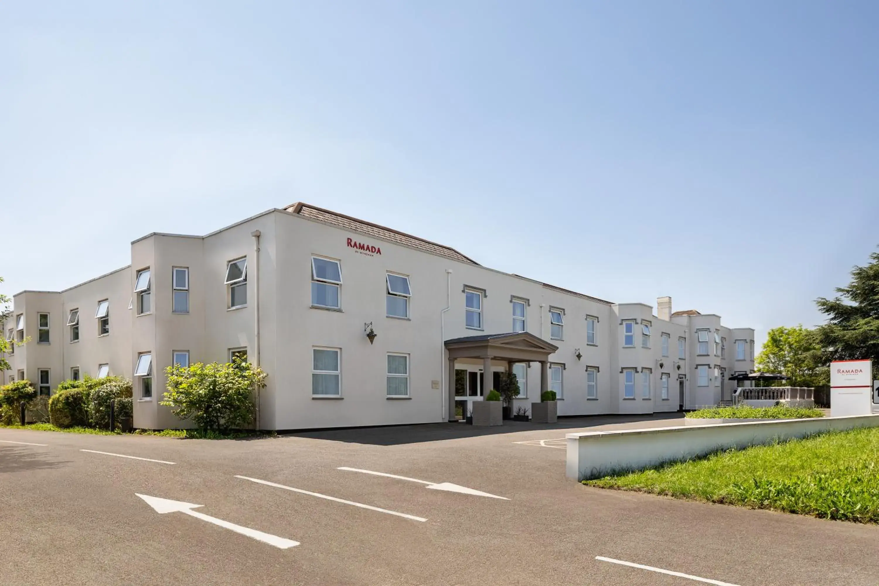 Property building in Ramada by Wyndham Cheltenham Property building in Ramada by Wyndham Cheltenham