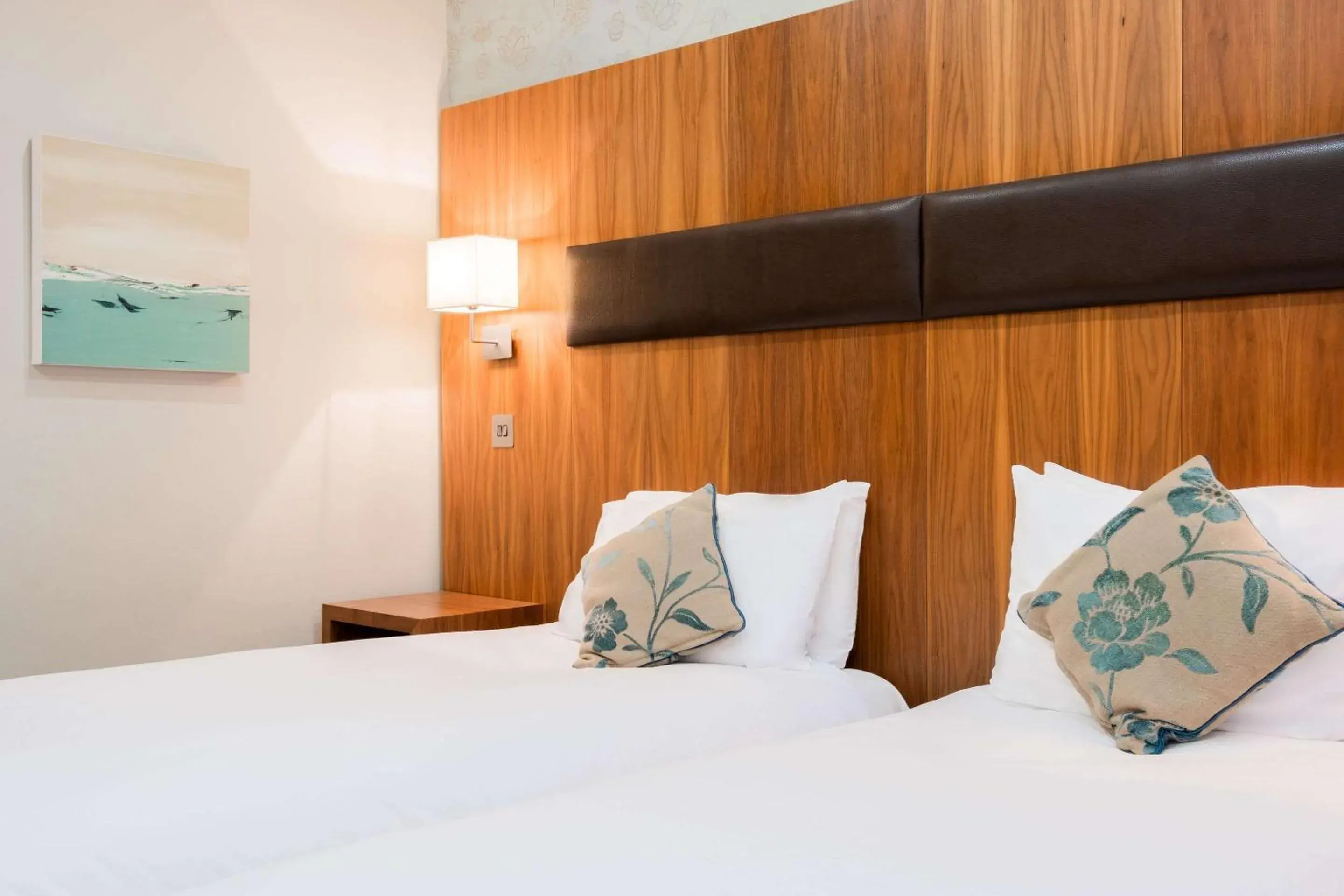 Photo of the whole room, Bed in Ramada by Wyndham Cheltenham Photo of the whole room, Bed in Ramada by Wyndham Cheltenham