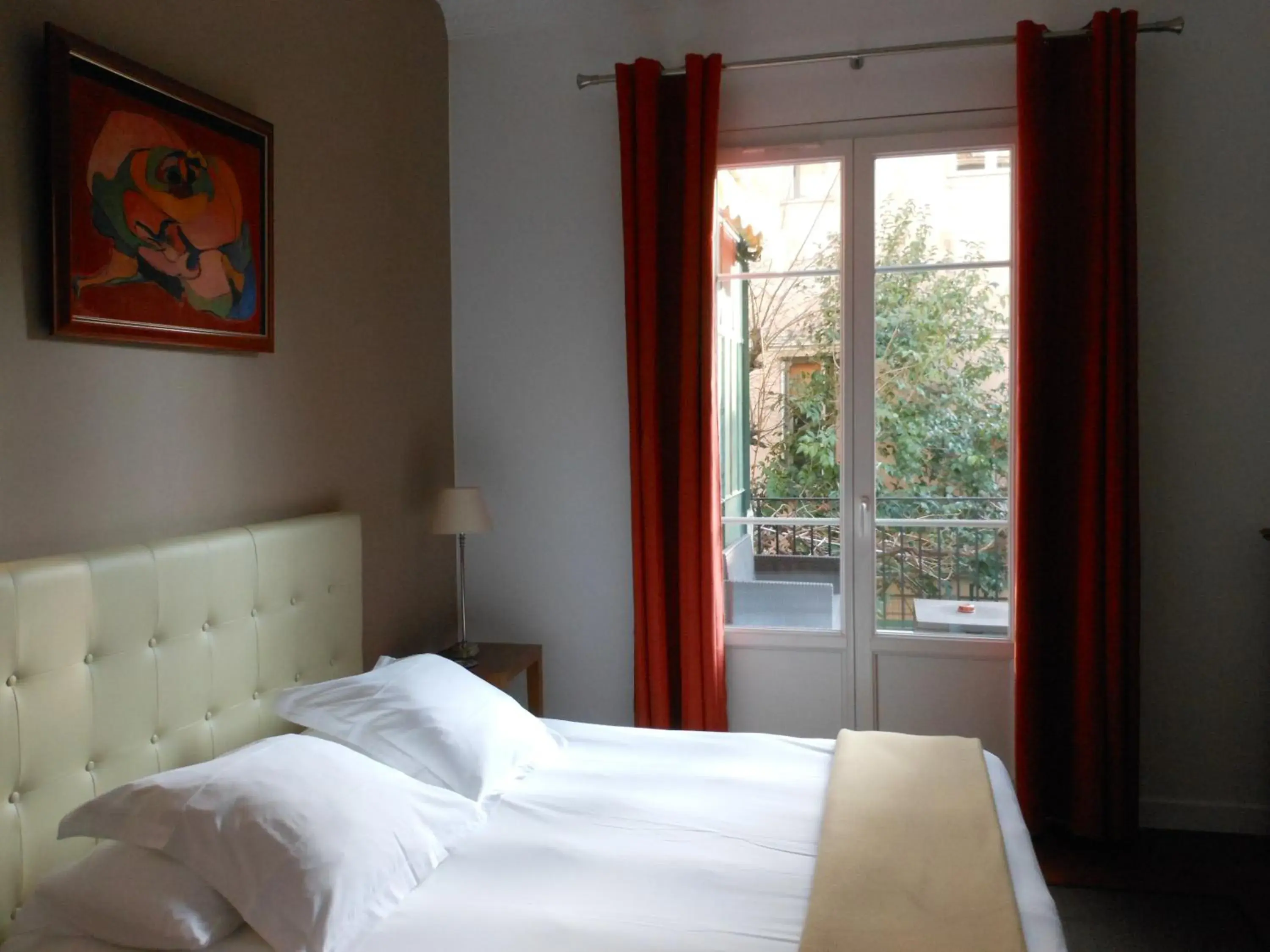 Photo of the whole room, Bed in Hotel Villa Les Cygnes