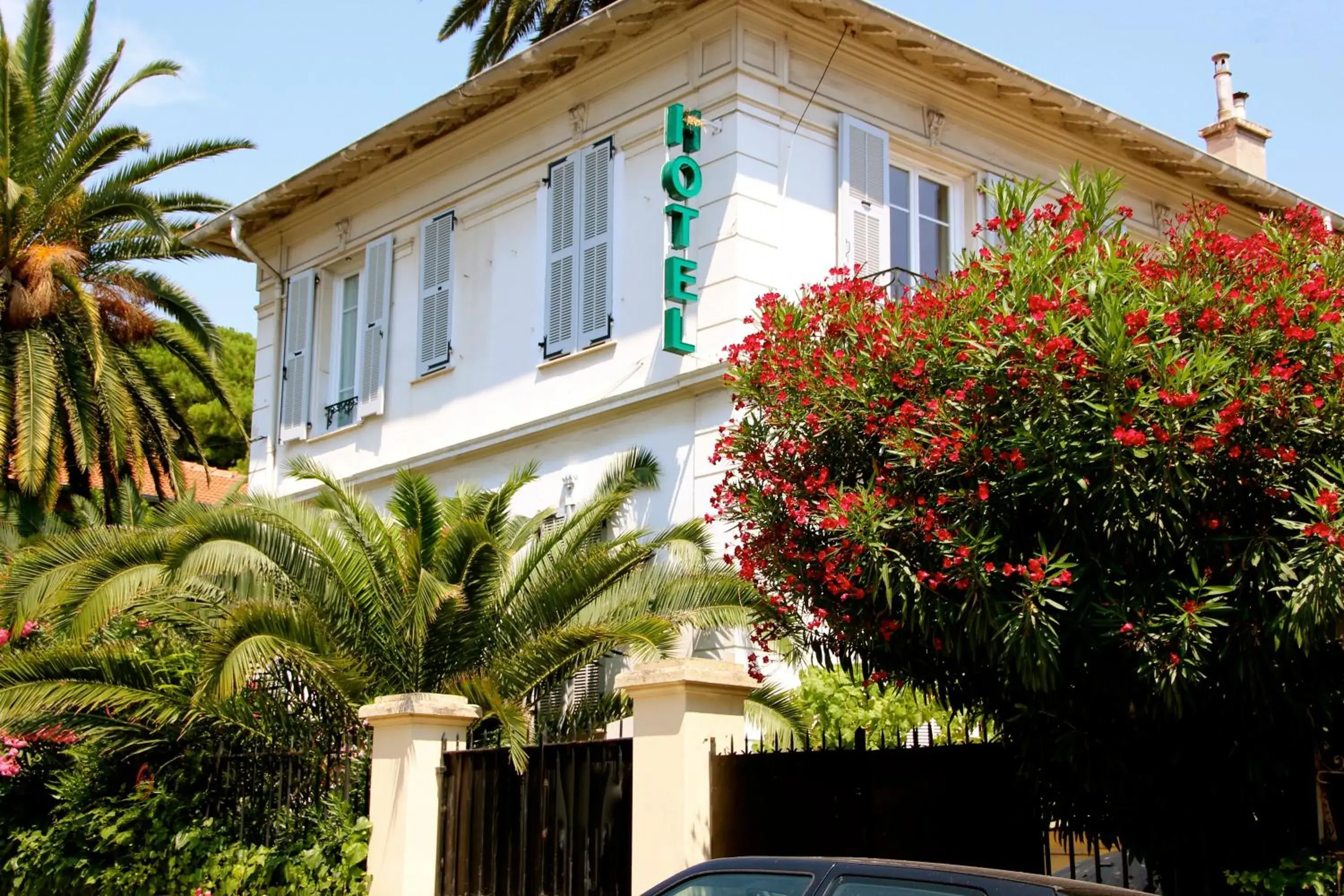 Facade/entrance, Property Building in Hotel Villa Les Cygnes