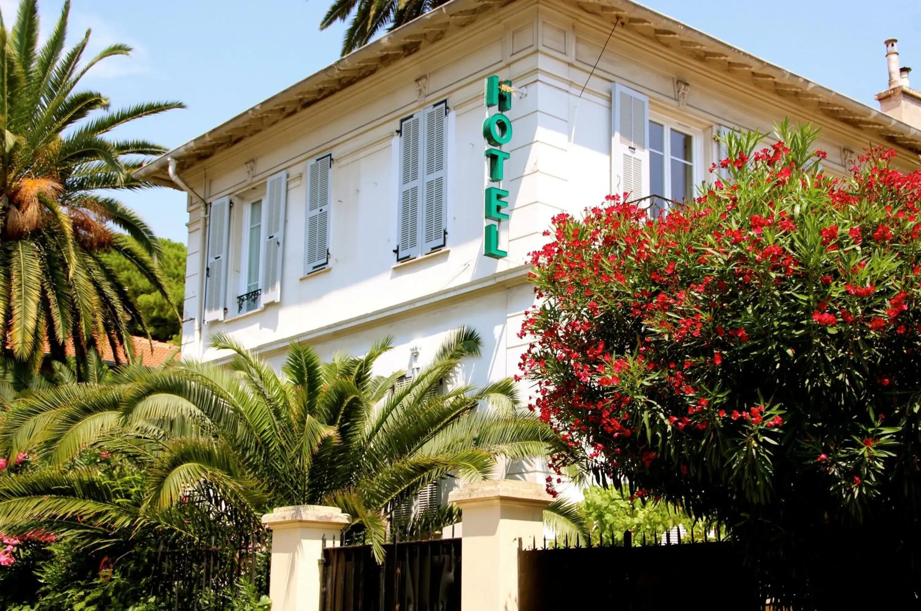 Facade/entrance, Property Building in Hotel Villa Les Cygnes