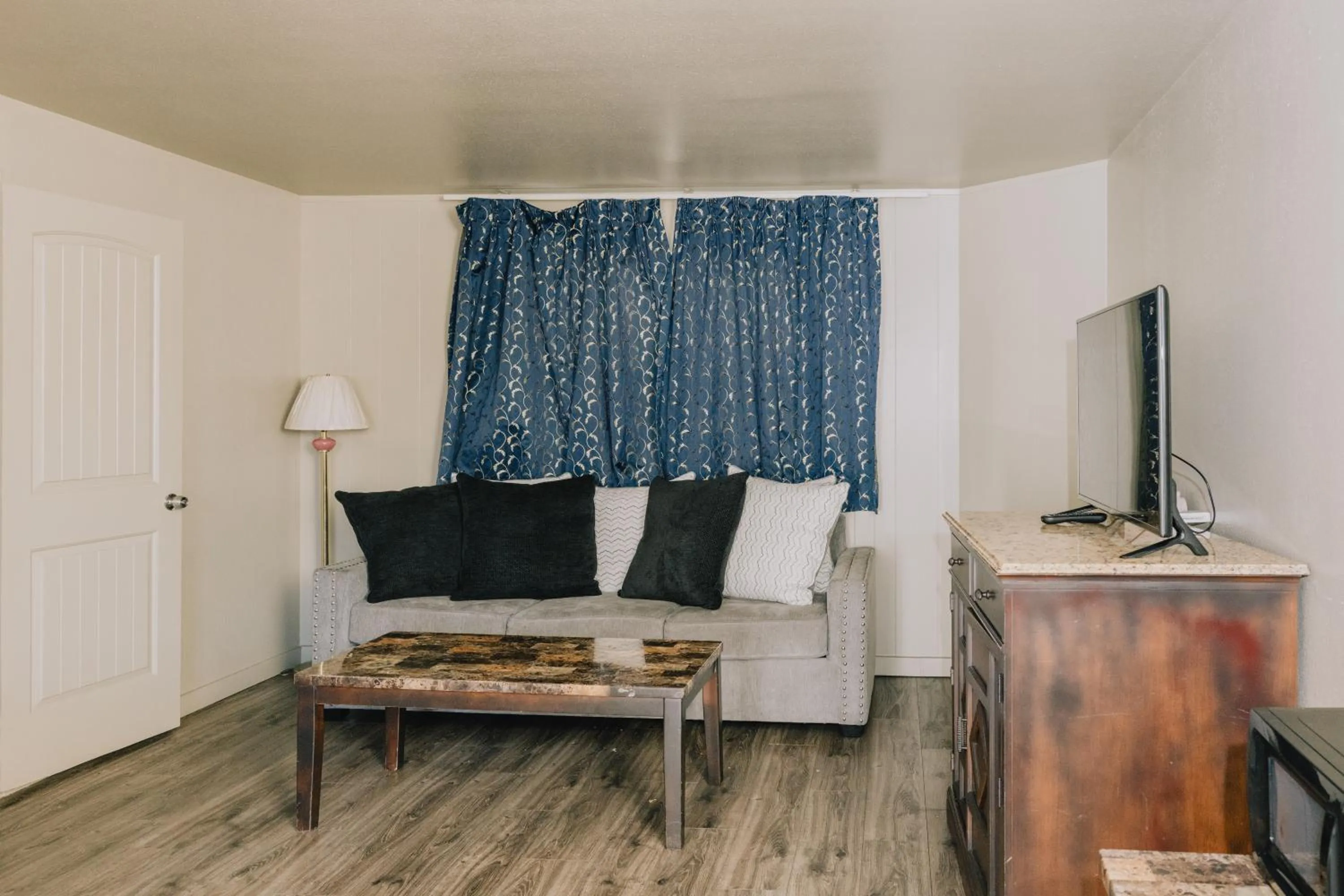 TV and multimedia in La Hacienda Motel