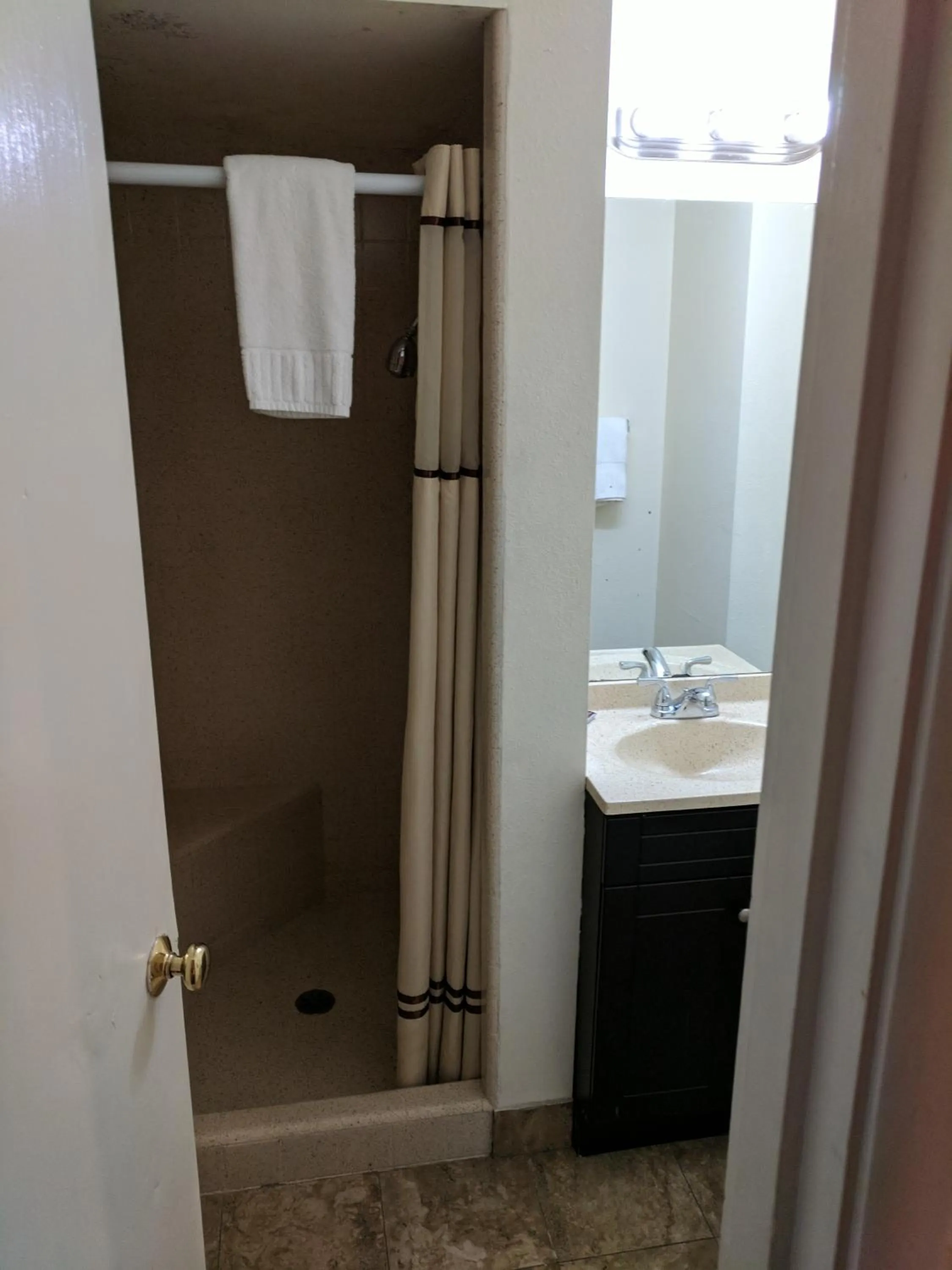 Shower in La Hacienda Motel