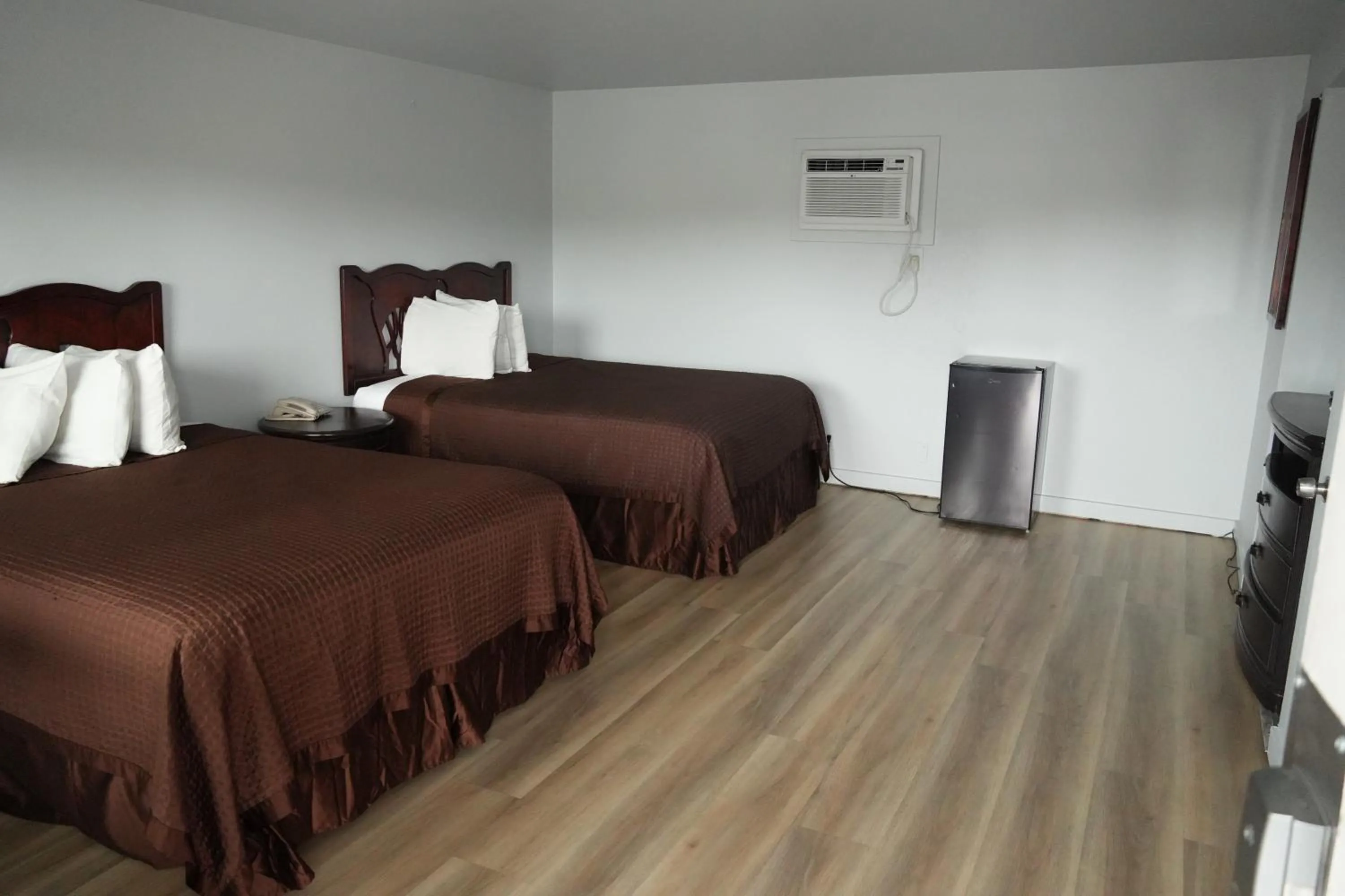 Bed in La Hacienda Motel