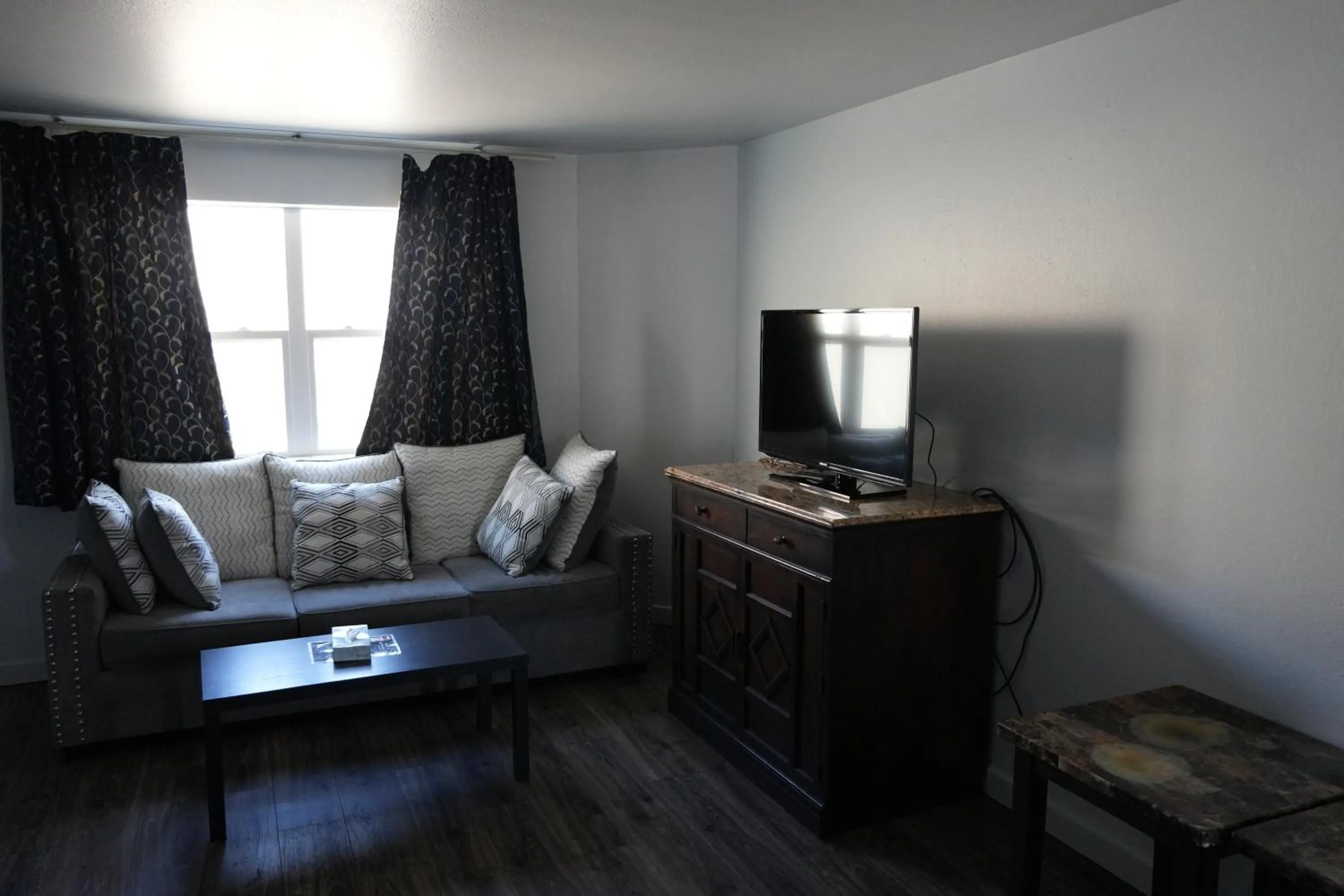 La Hacienda Motel