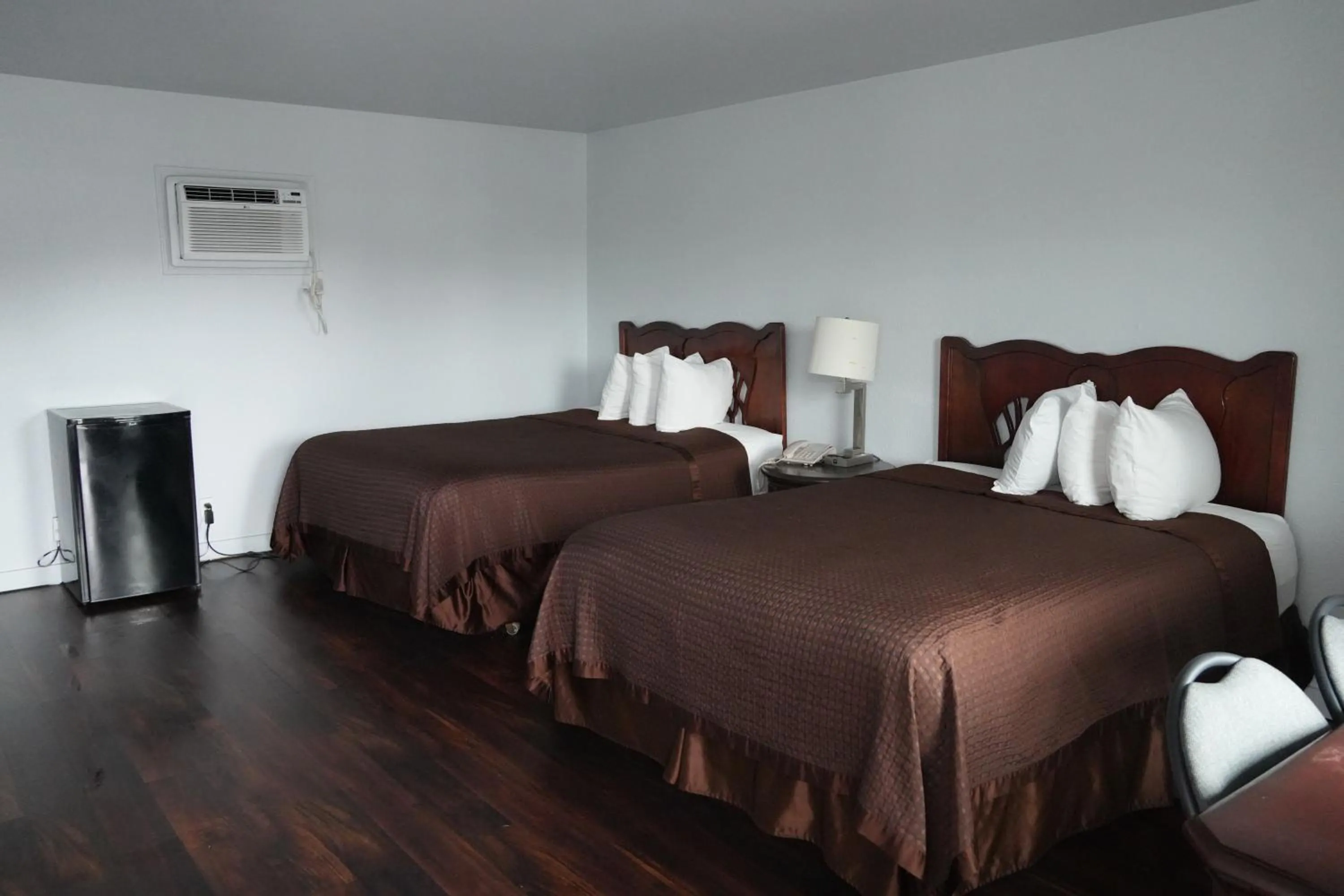 Bed in La Hacienda Motel