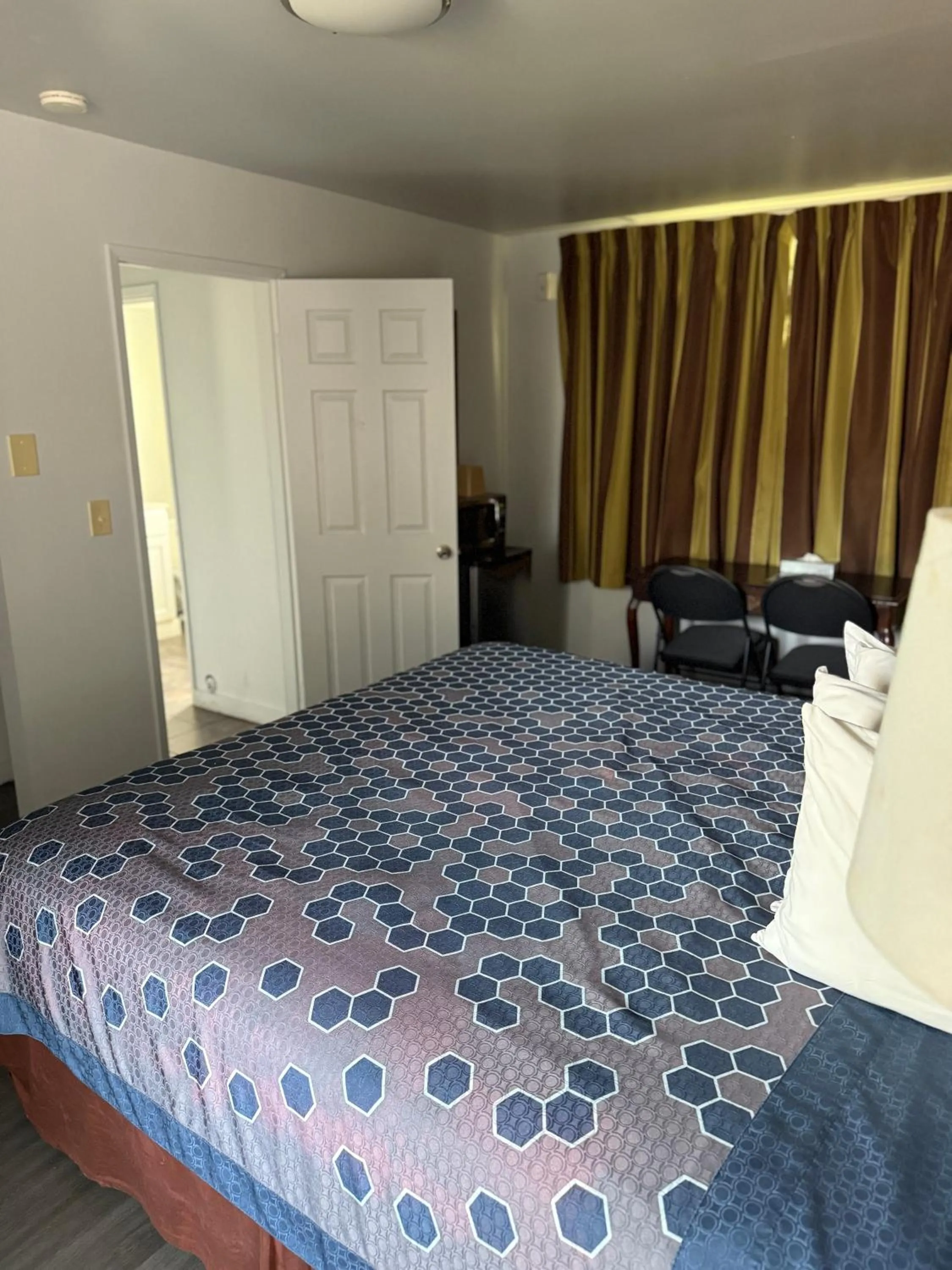 Bed in La Hacienda Motel