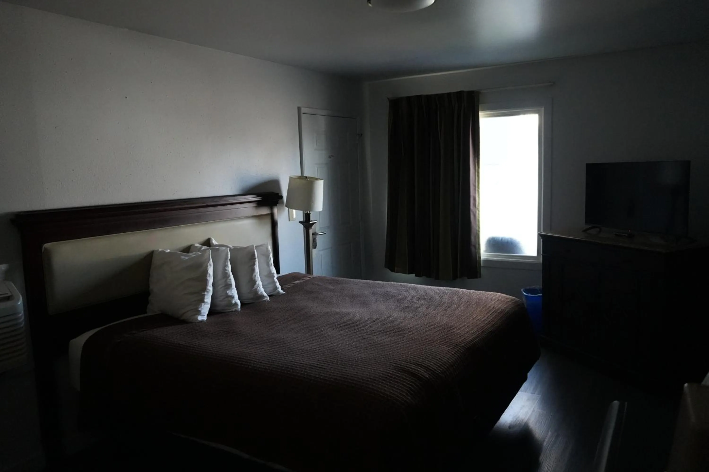 Bed in La Hacienda Motel