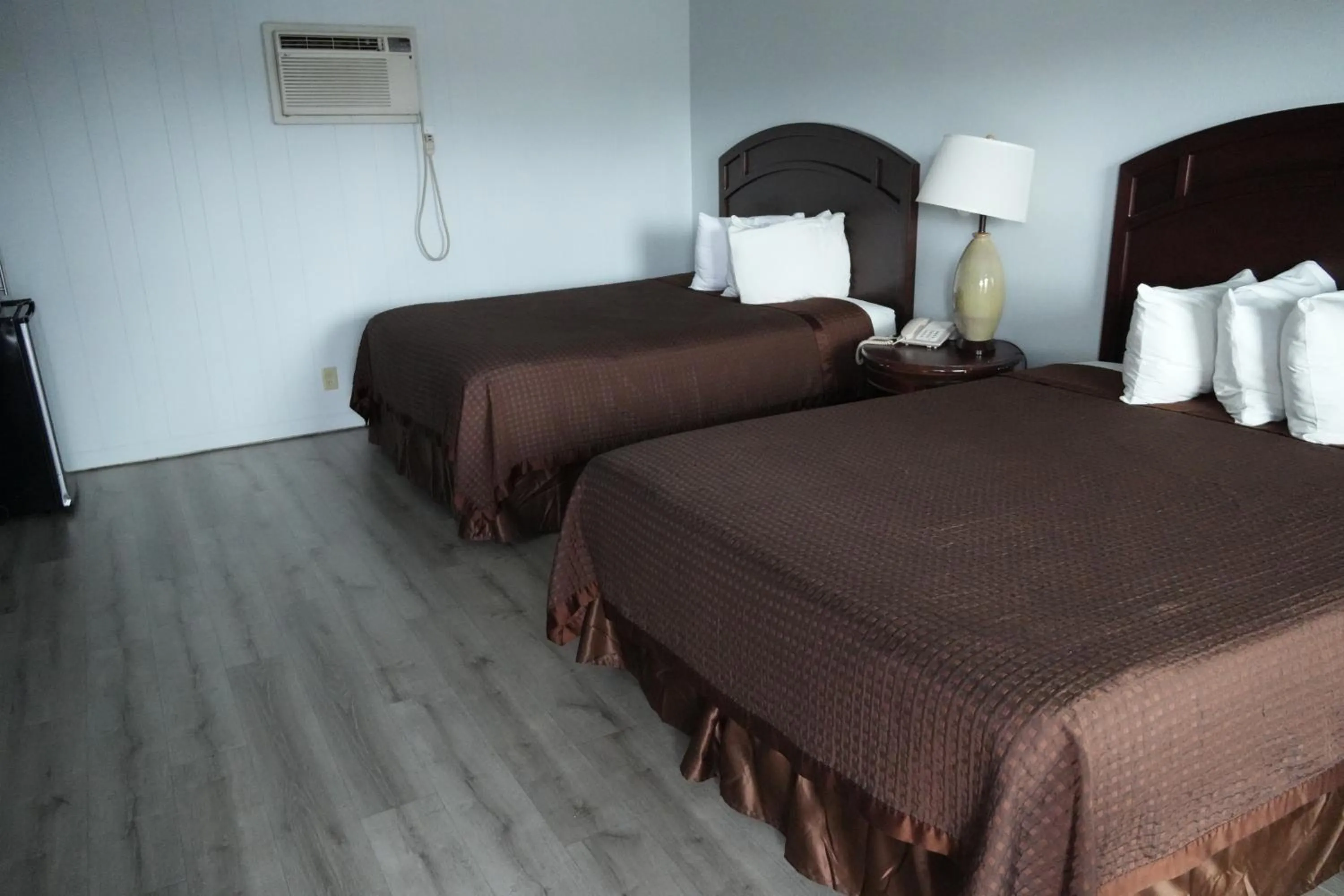 Bed in La Hacienda Motel
