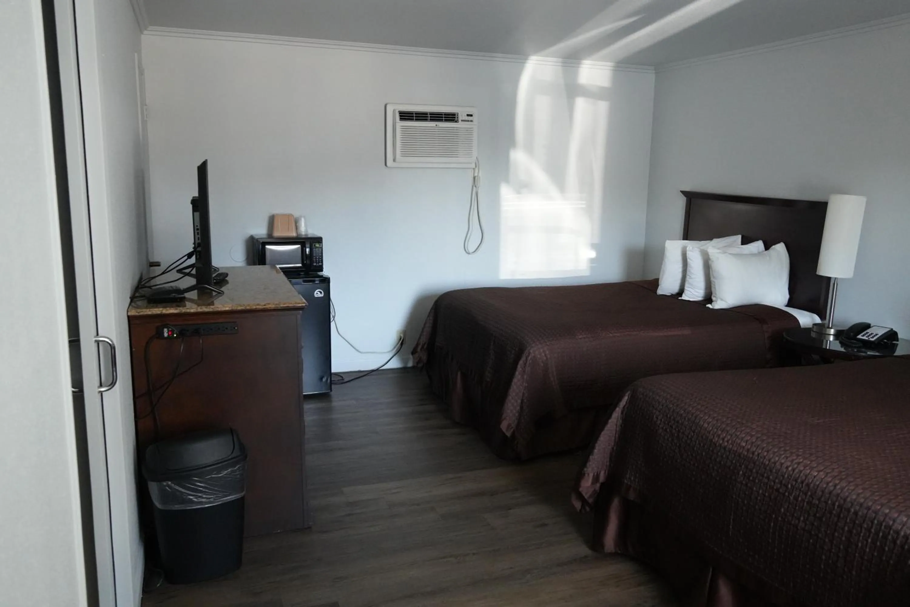 Bed in La Hacienda Motel