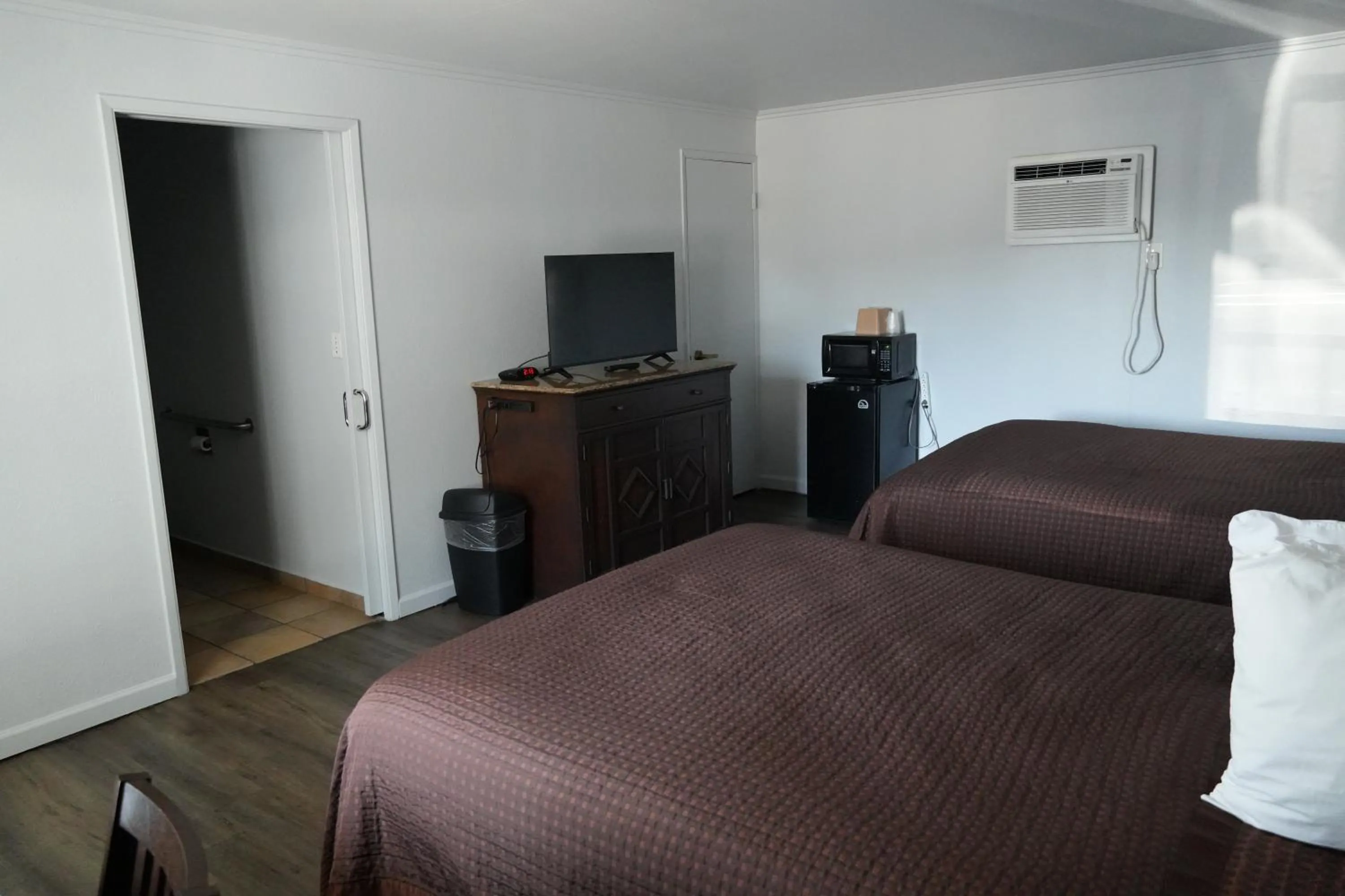 Bed in La Hacienda Motel