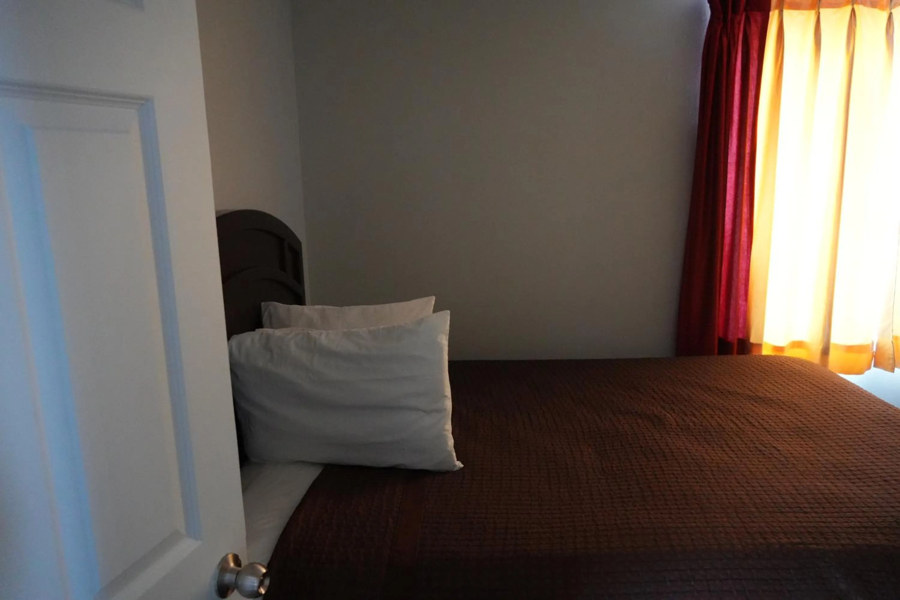 Bed in La Hacienda Motel