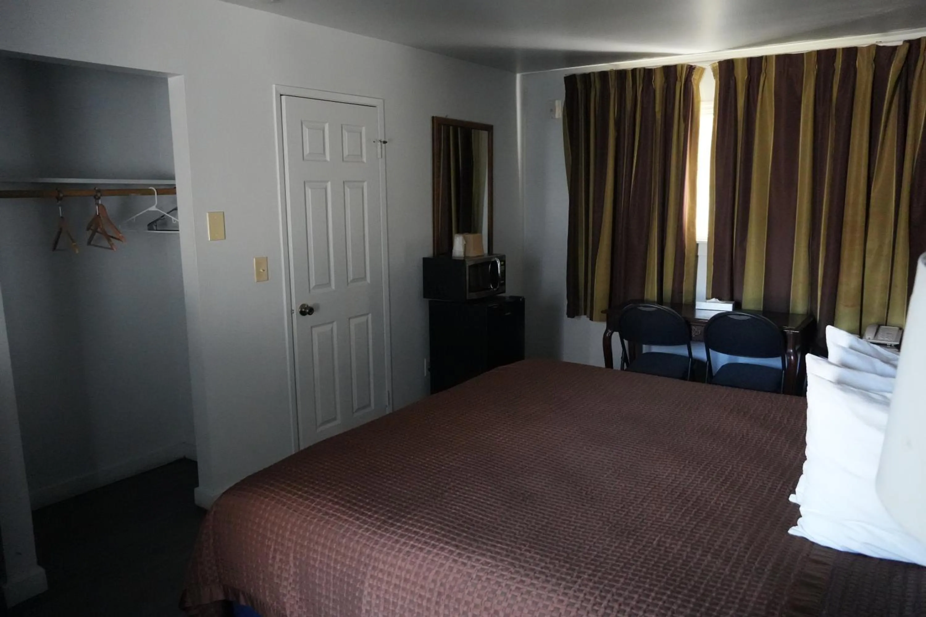 Bed in La Hacienda Motel