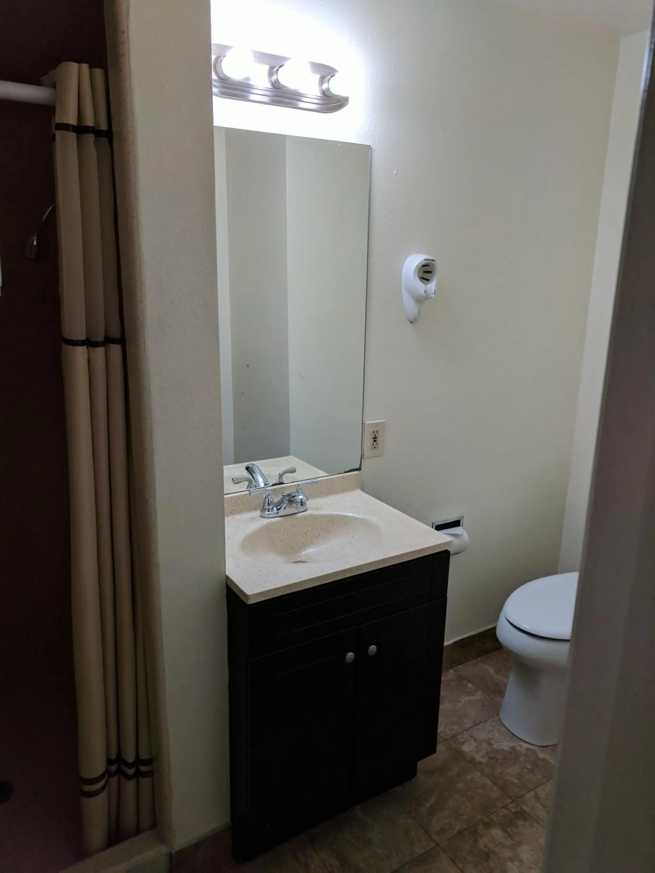 Shower in La Hacienda Motel