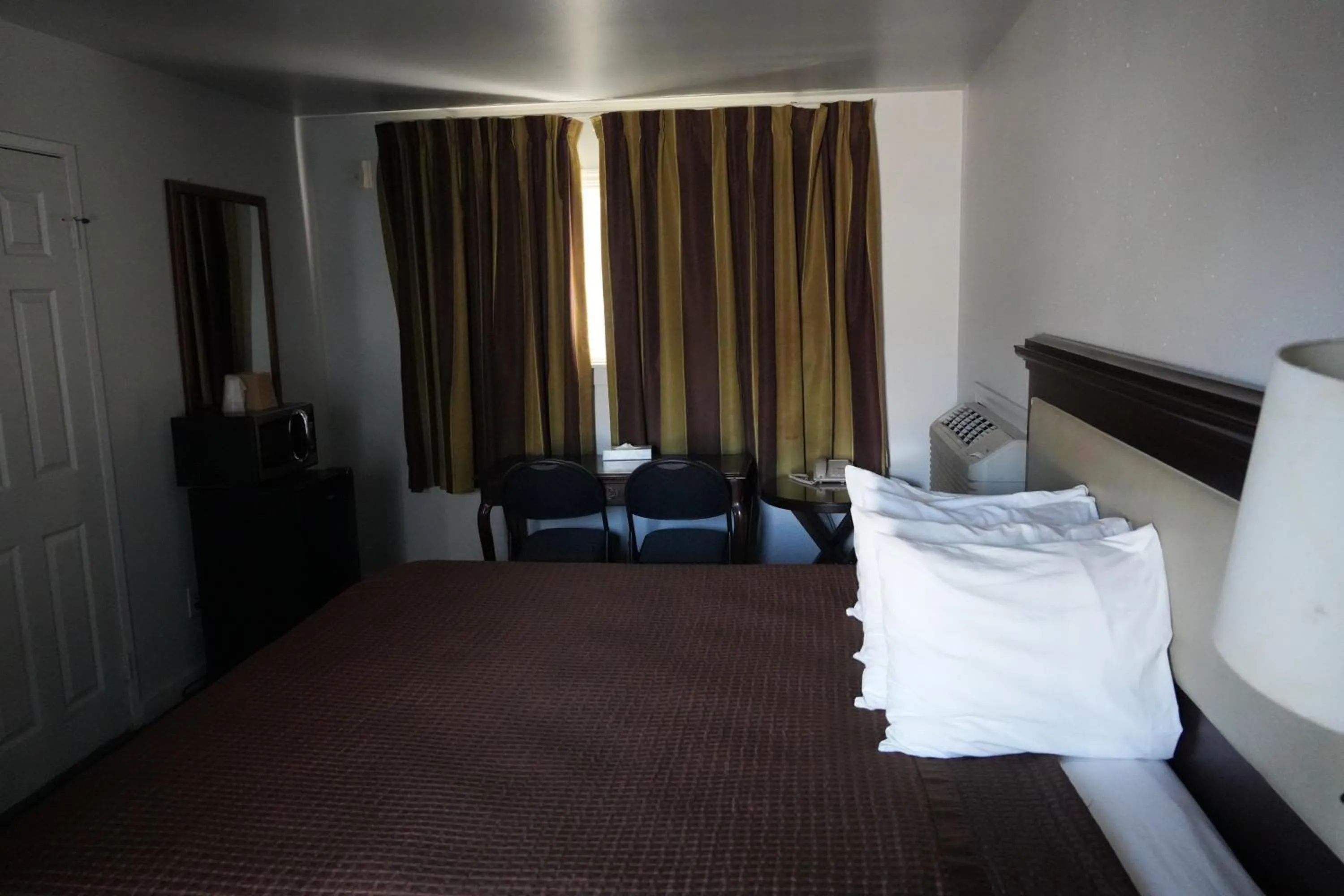 Bed in La Hacienda Motel