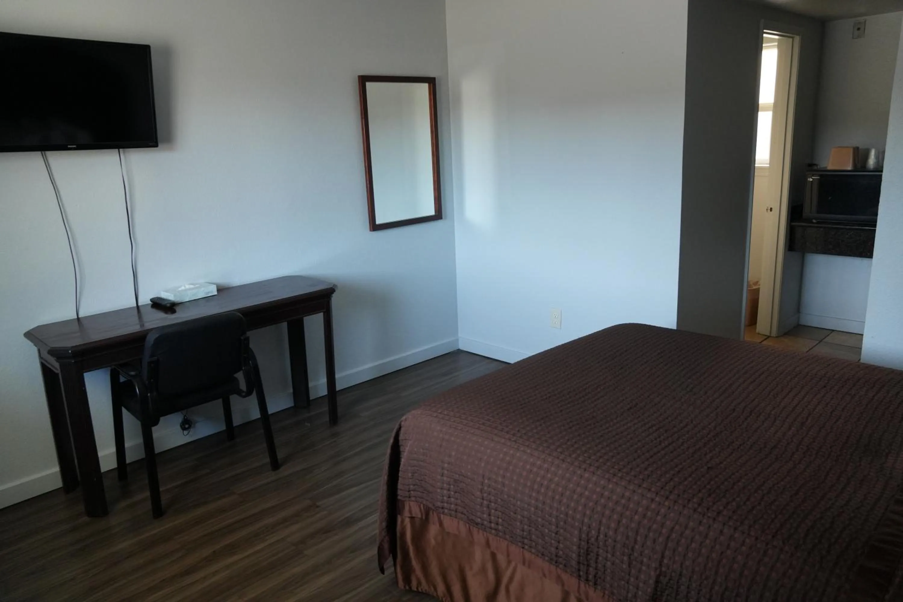 Bed in La Hacienda Motel