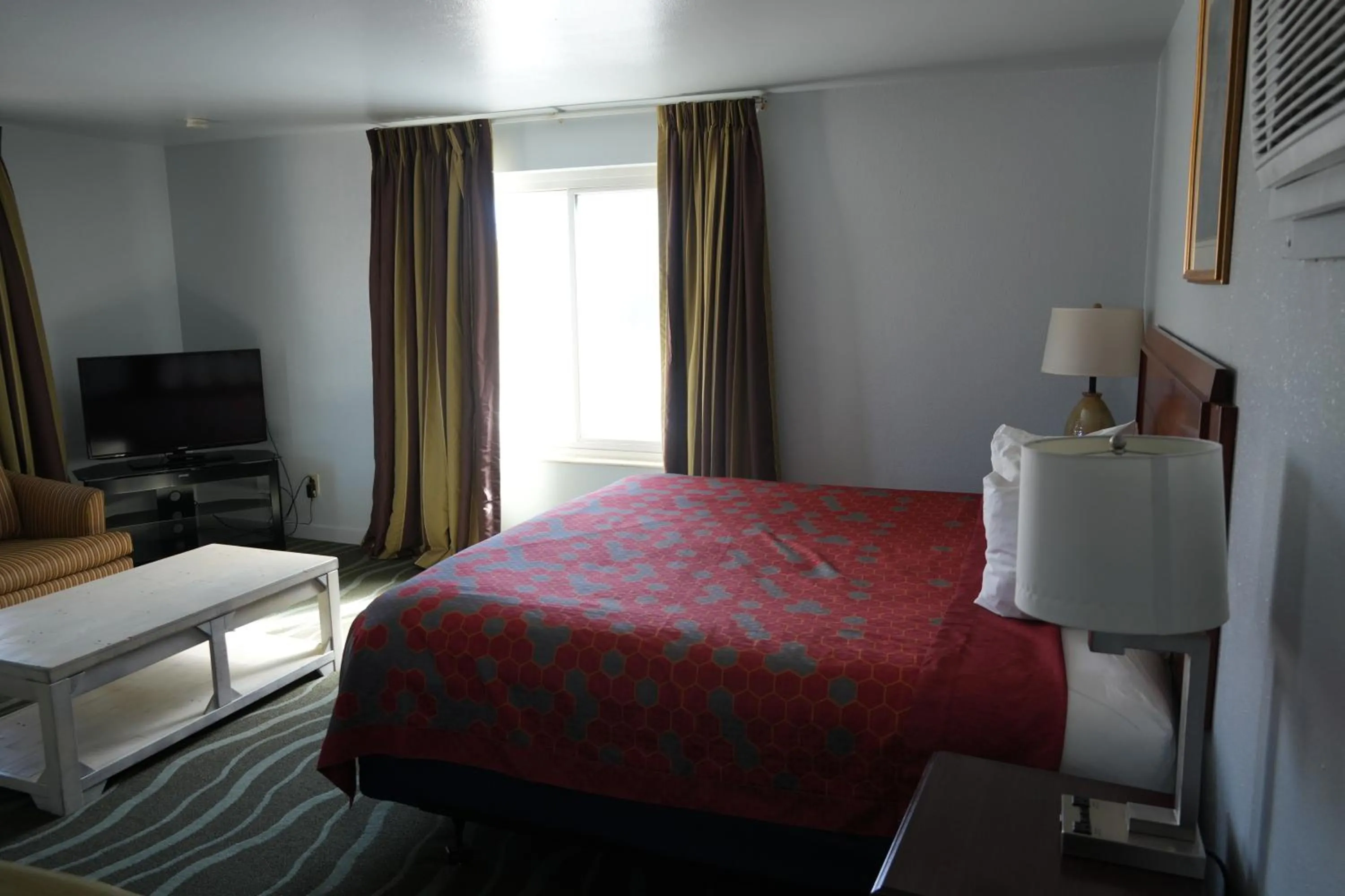 Bed in La Hacienda Motel