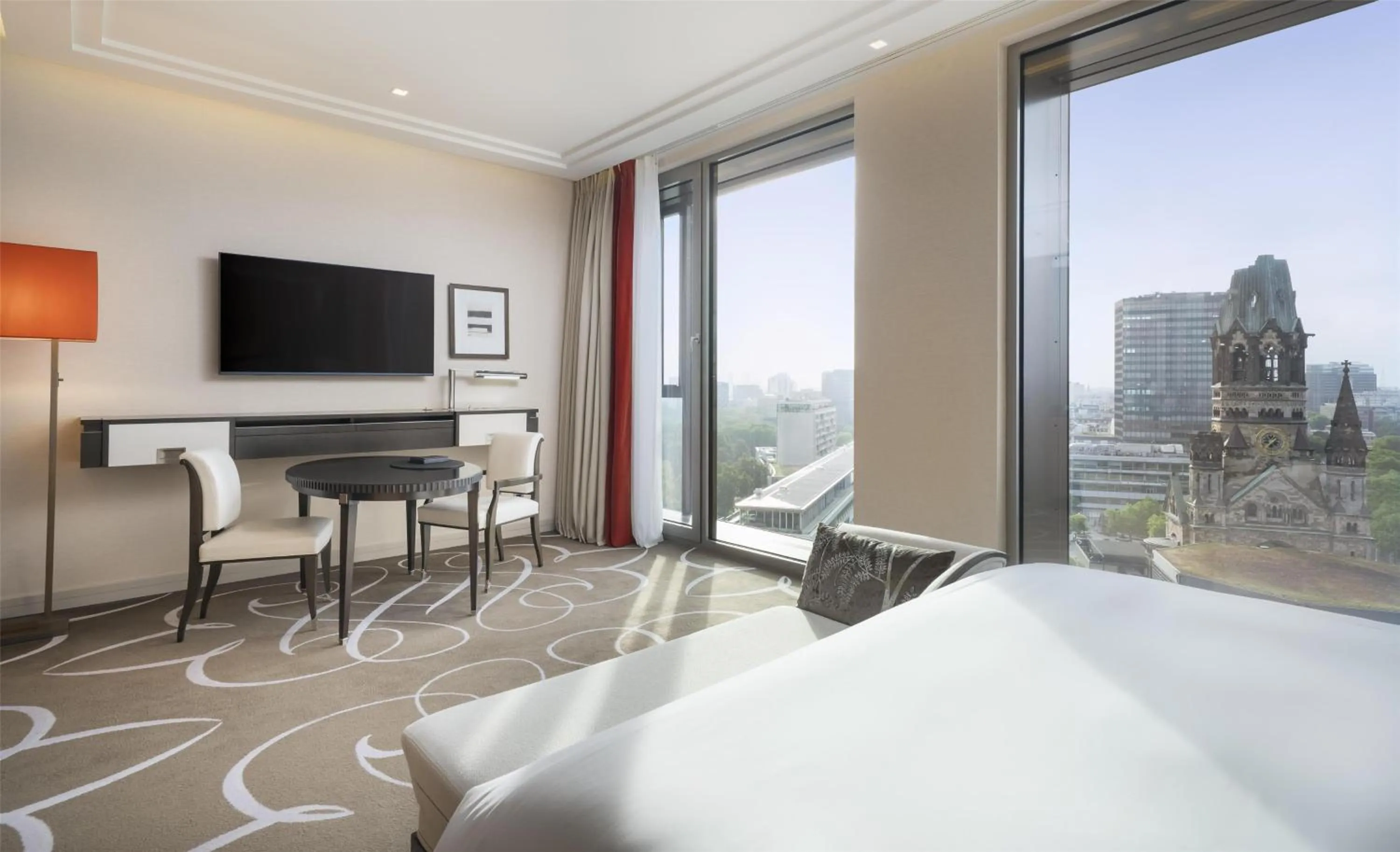 View (from property/room), Bed in Waldorf Astoria Berlin