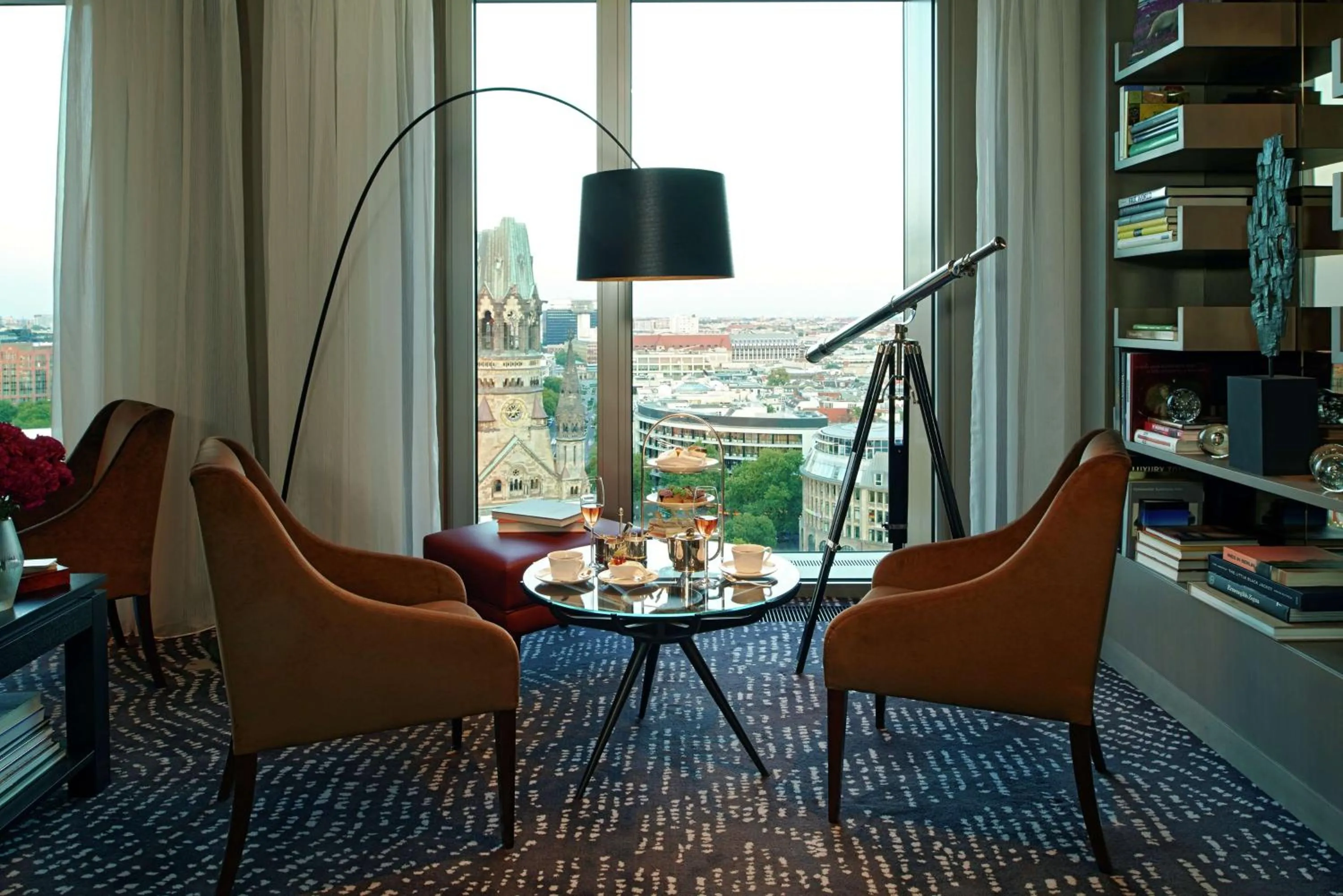 Lounge or bar in Waldorf Astoria Berlin