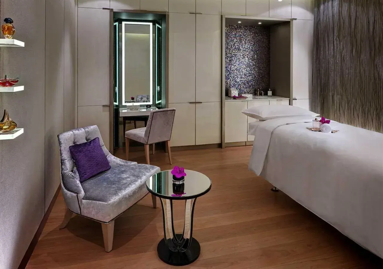 Spa and wellness centre/facilities, Bed in Waldorf Astoria Berlin Spa and wellness centre/facilities, Bed in Waldorf Astoria Berlin