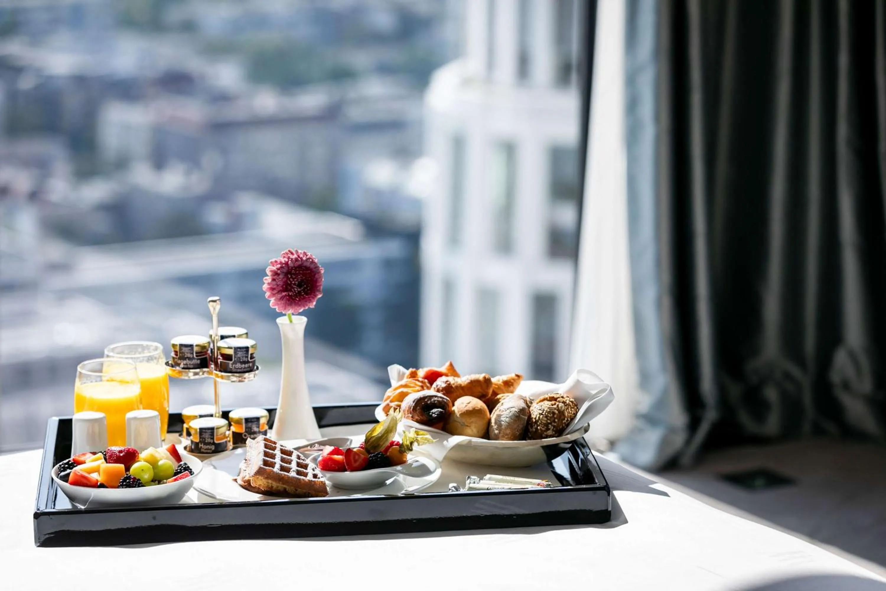 Photo of the whole room in Waldorf Astoria Berlin