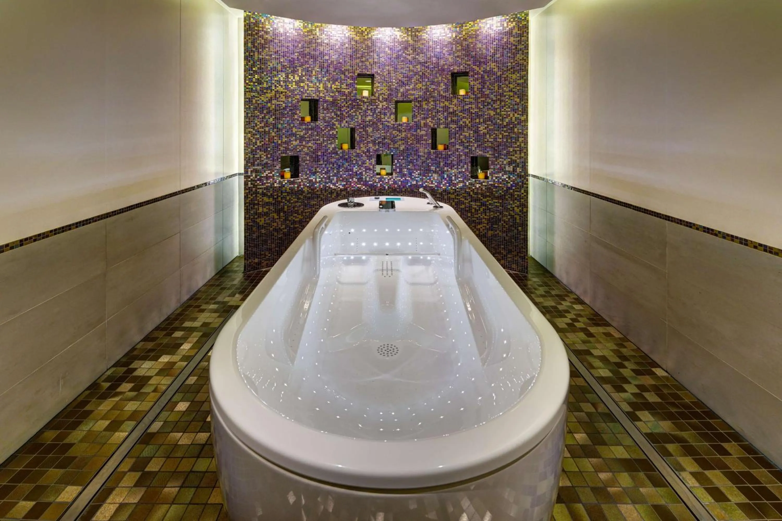 Pool view in Waldorf Astoria Berlin