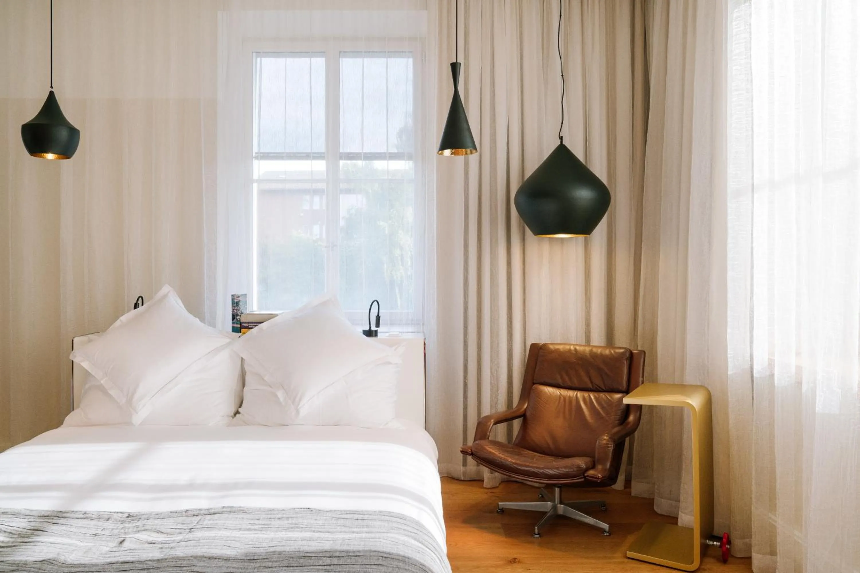 Photo of the whole room, Bed in B2 Hotel Zürich