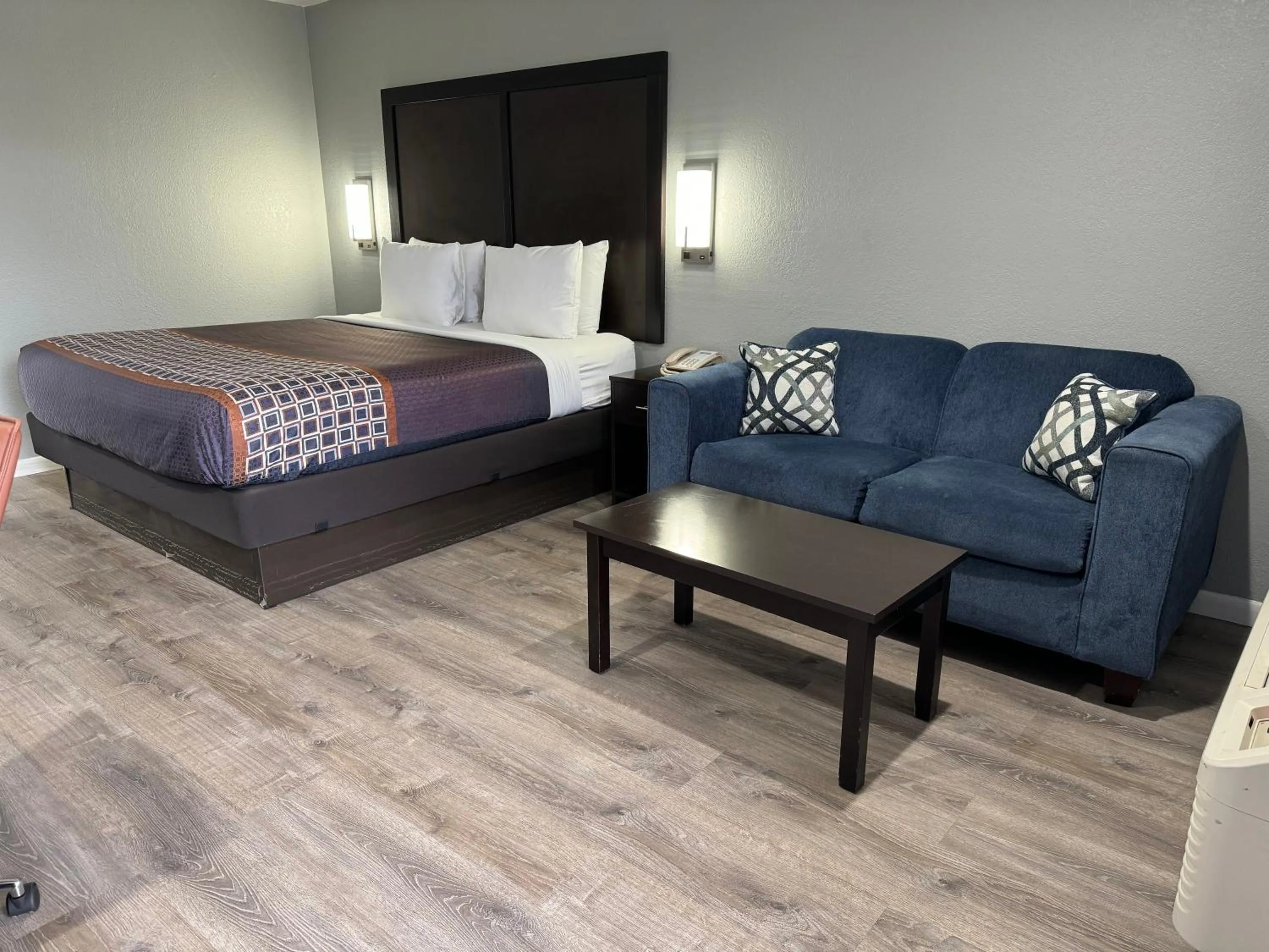 Bed in Copper Manor Motel