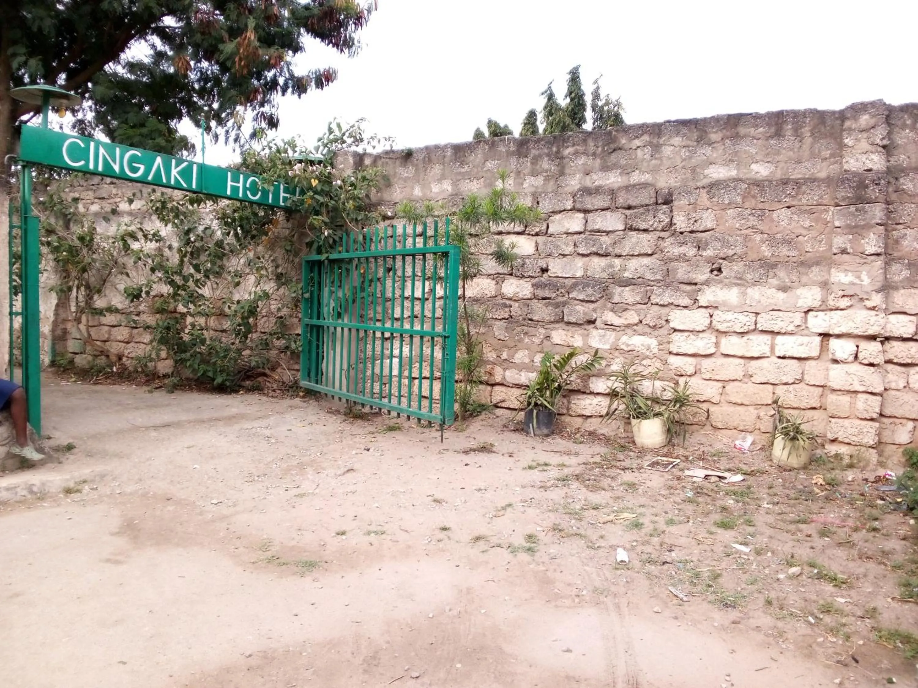 Facade/entrance in Cingaki Hotel