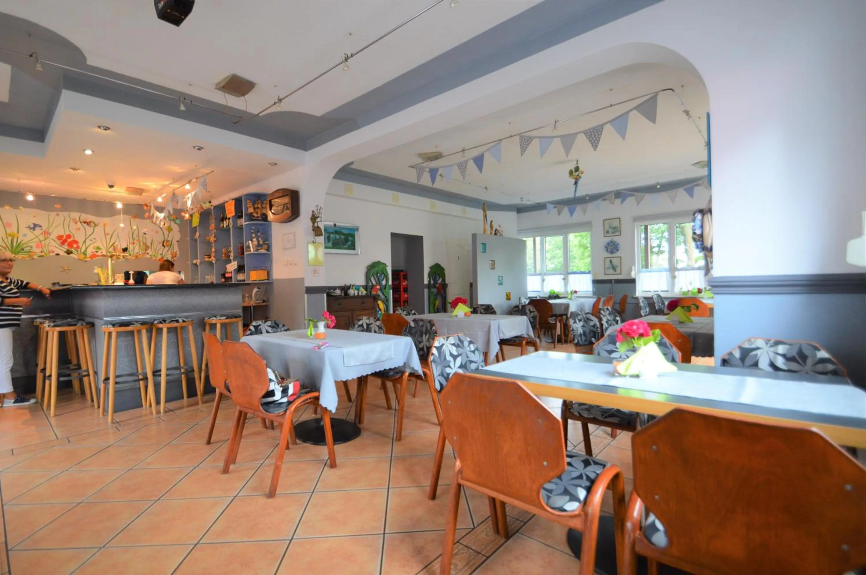 Restaurant/places to eat in Dom Letniskowy HELENA