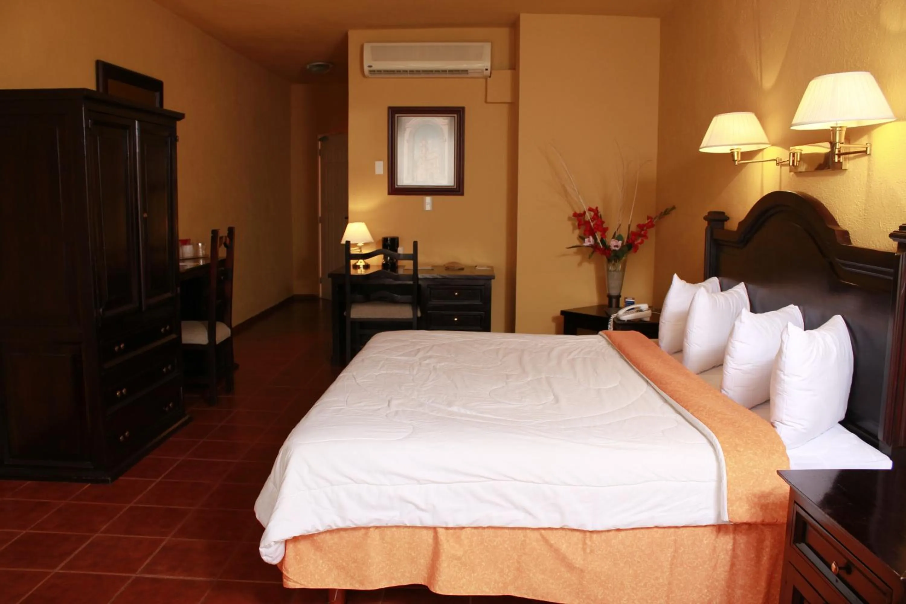 Photo of the whole room in Mision Orizaba