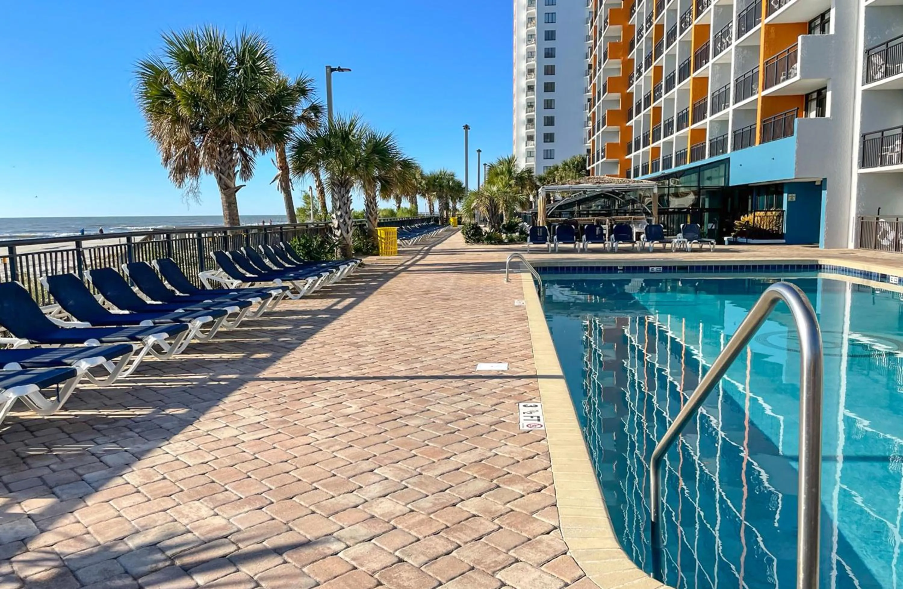 Swimming pool in Landmark Resort