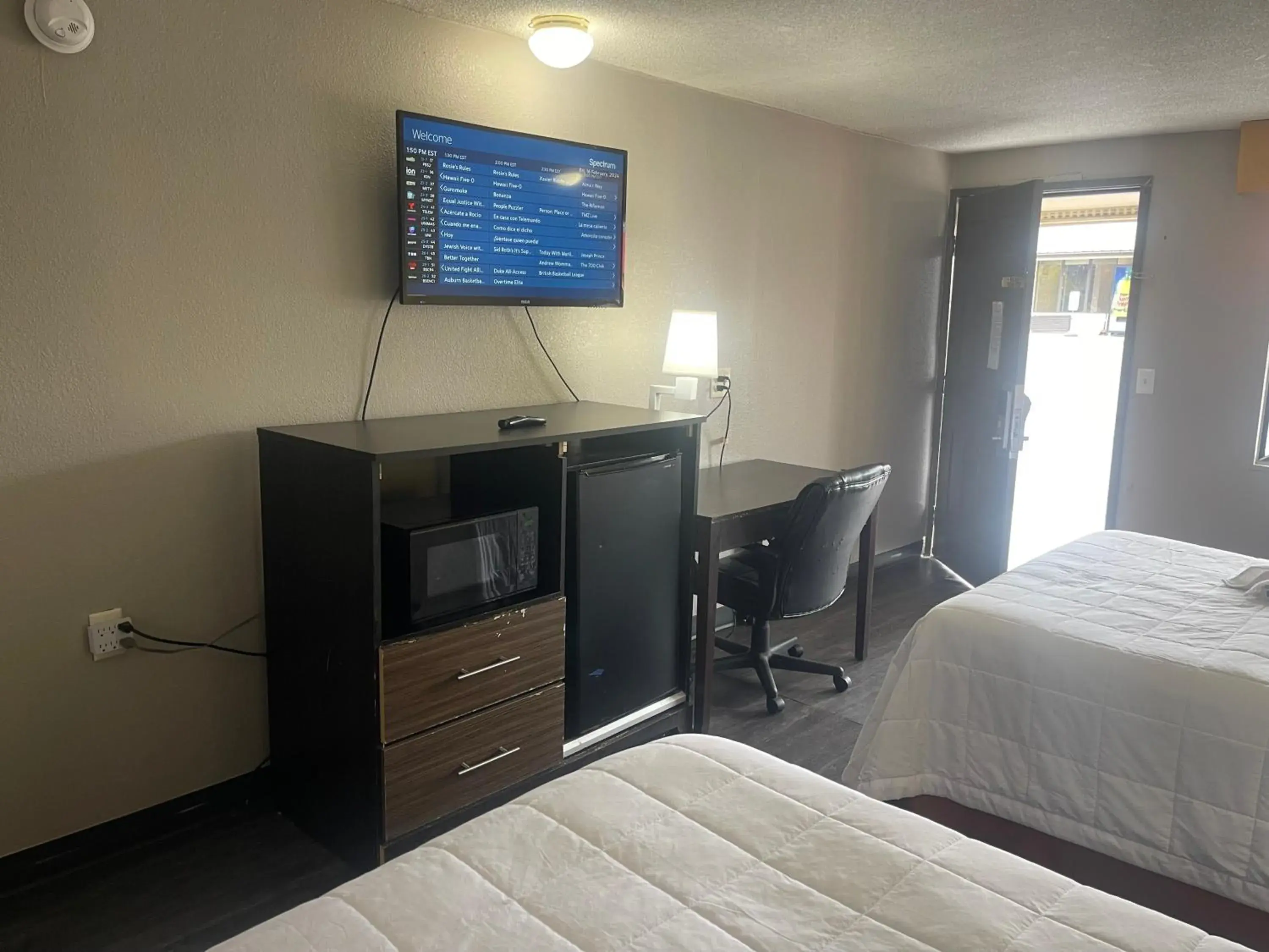 Photo of the whole room, Bed in Super 8 by Wyndham Monroe Photo of the whole room, Bed in Super 8 by Wyndham Monroe