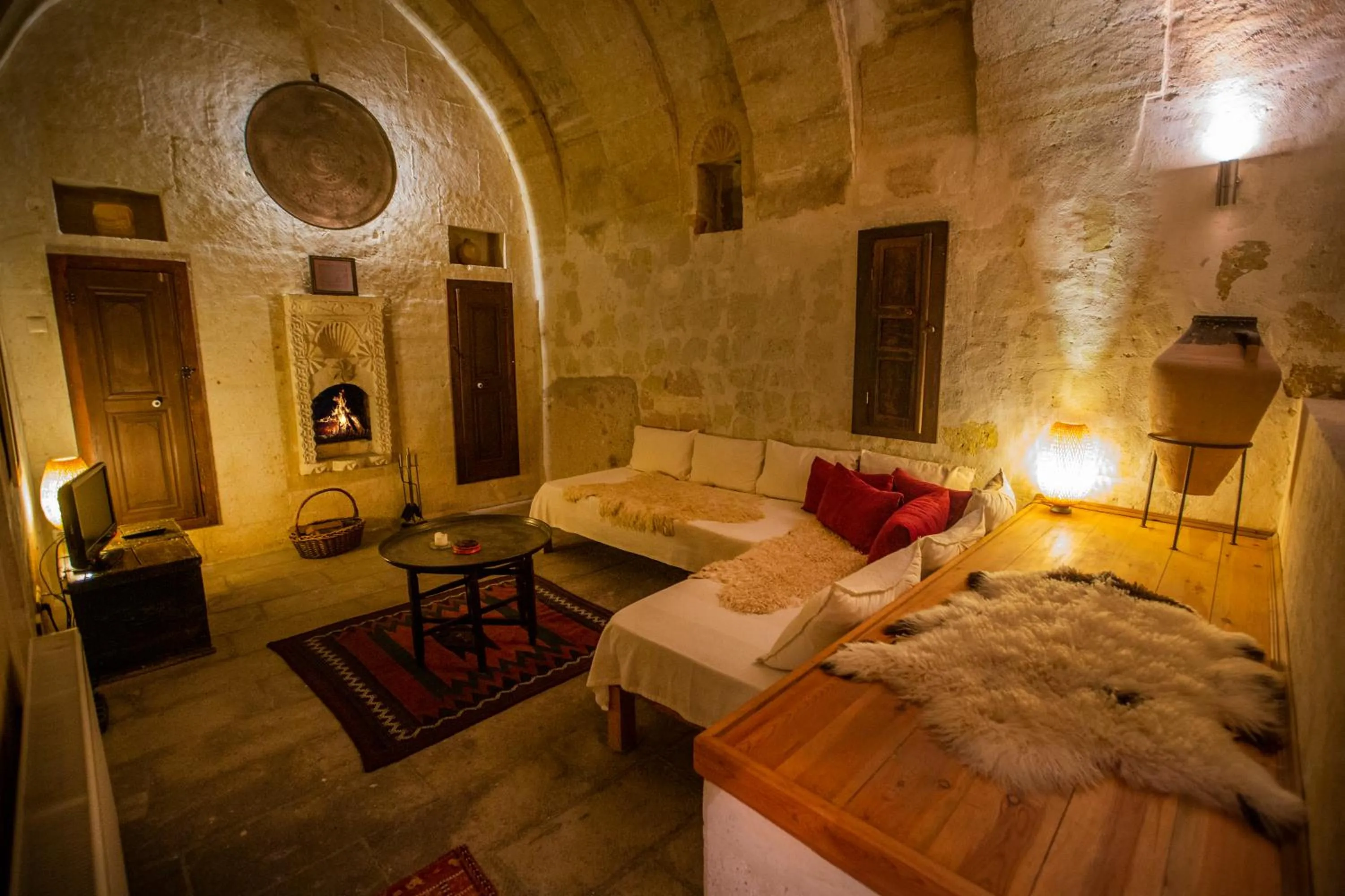 Living room, Bed in Asmalı Cave House