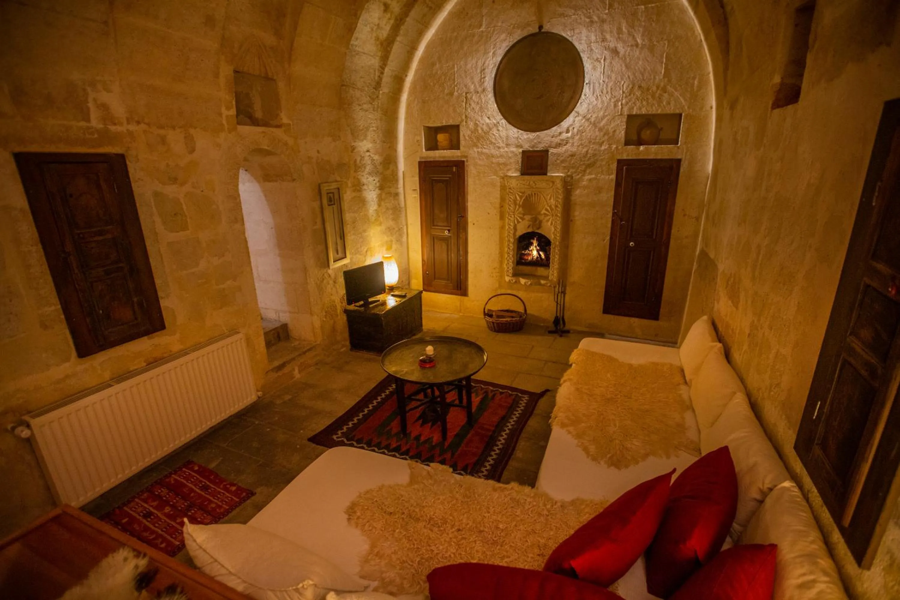Living room, Bed in Asmalı Cave House
