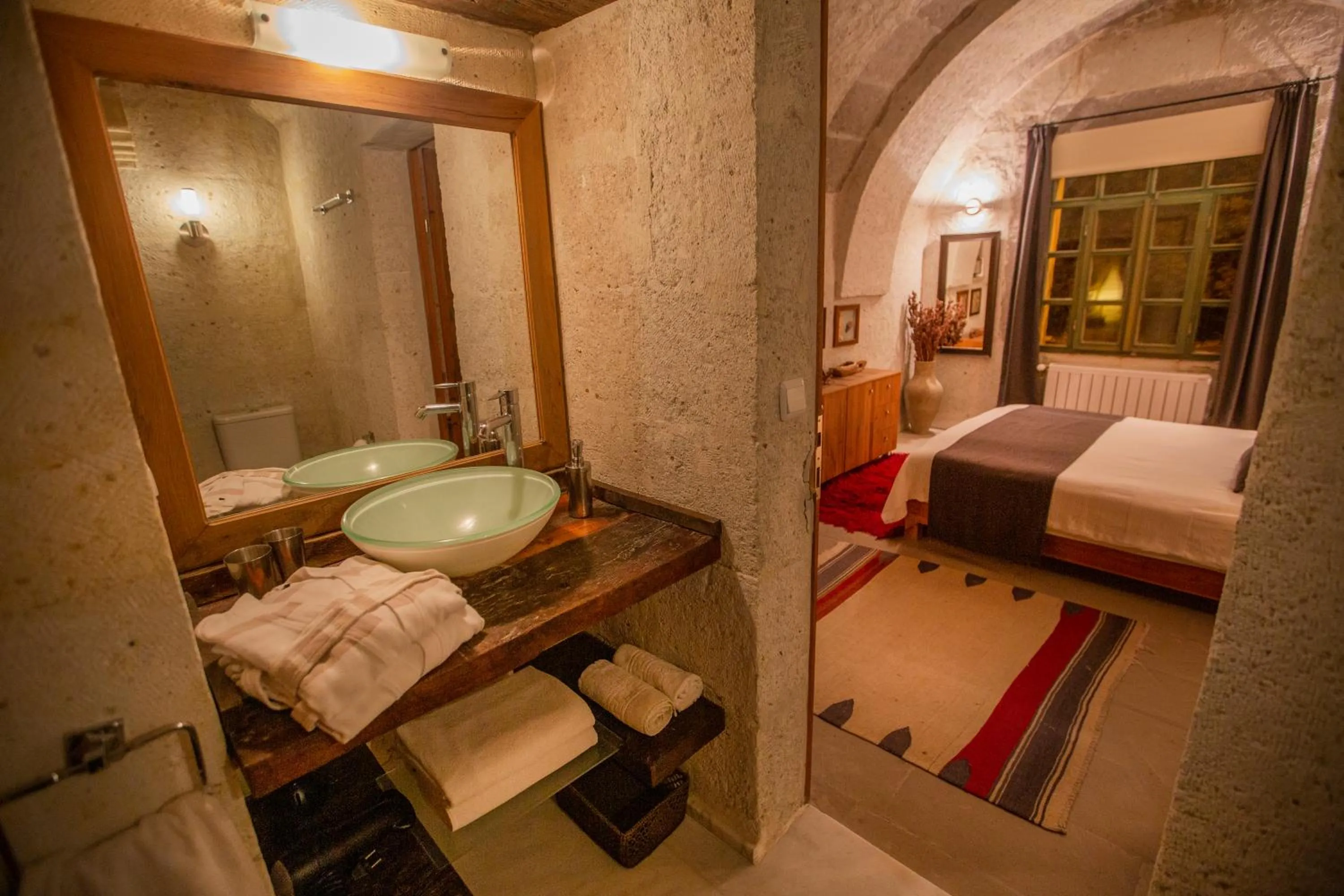 Bathroom, Bed in Asmalı Cave House