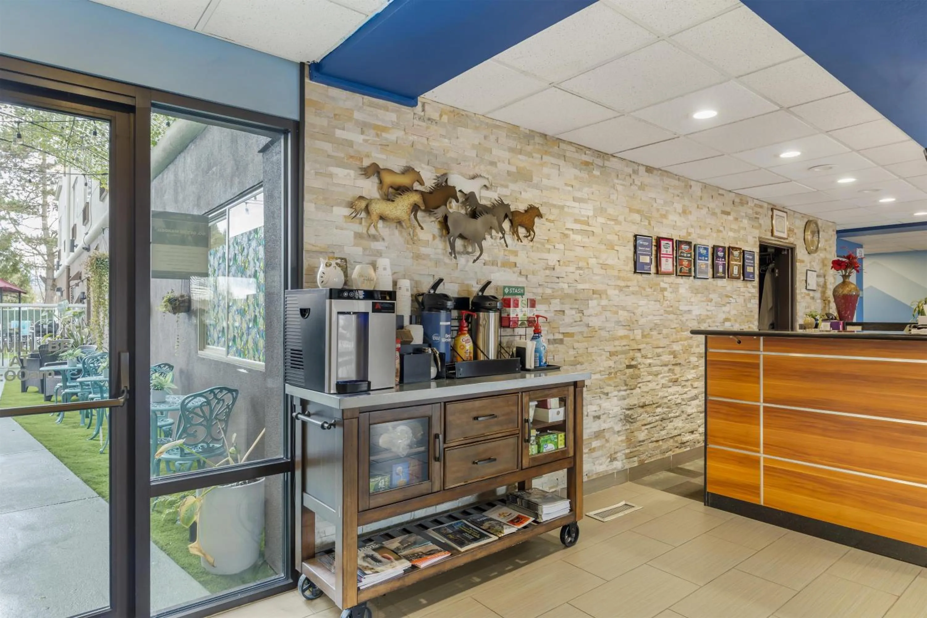 Lobby or reception in Best Western Sky Valley Inn