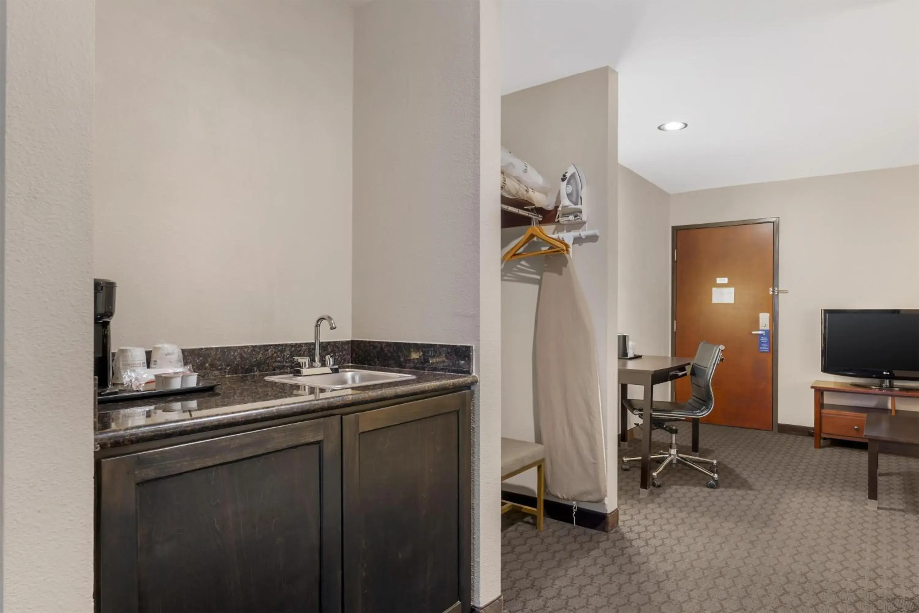 Photo of the whole room in Best Western Sky Valley Inn Photo of the whole room in Best Western Sky Valley Inn