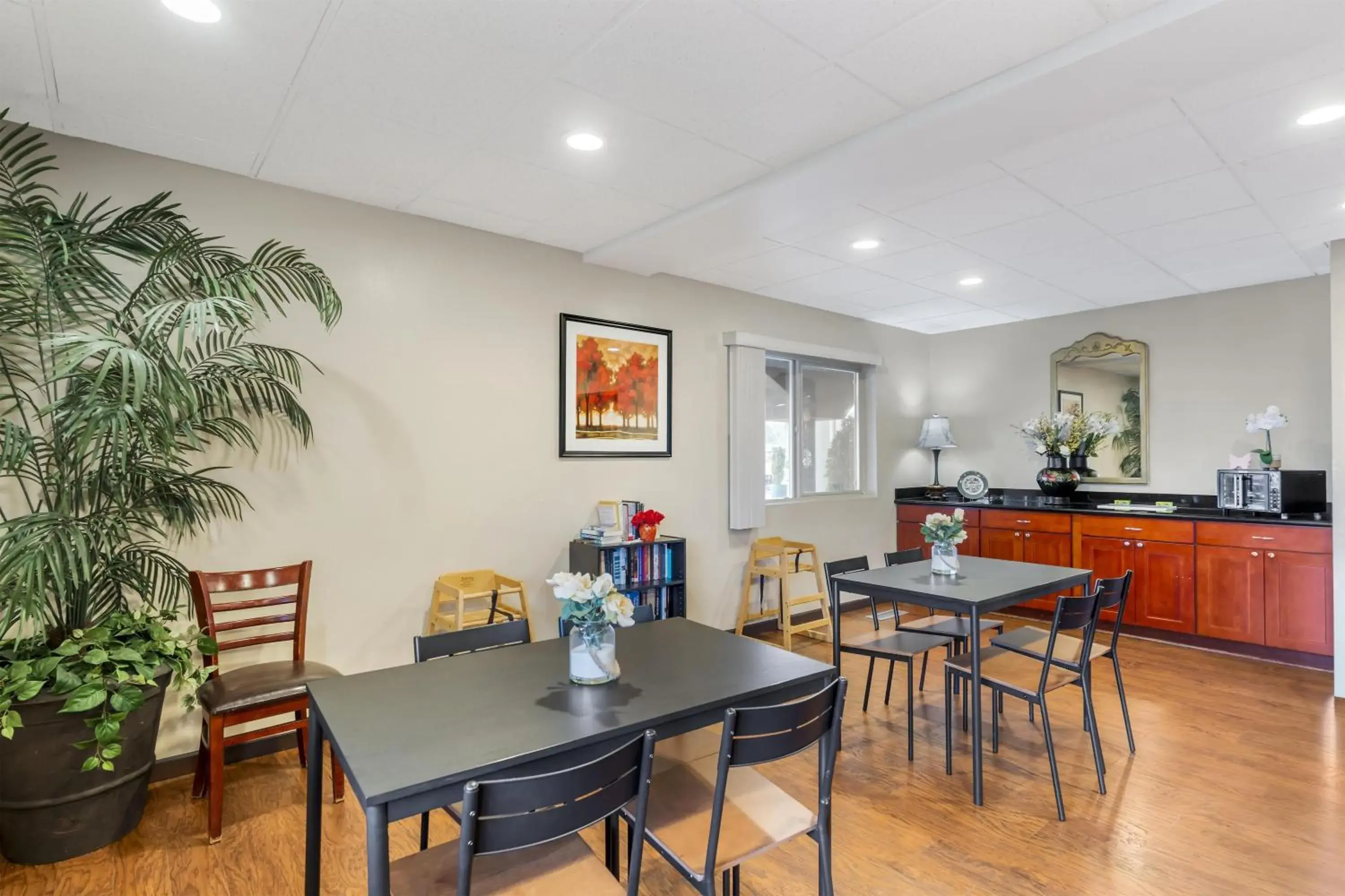 Breakfast in Best Western Sky Valley Inn Breakfast in Best Western Sky Valley Inn