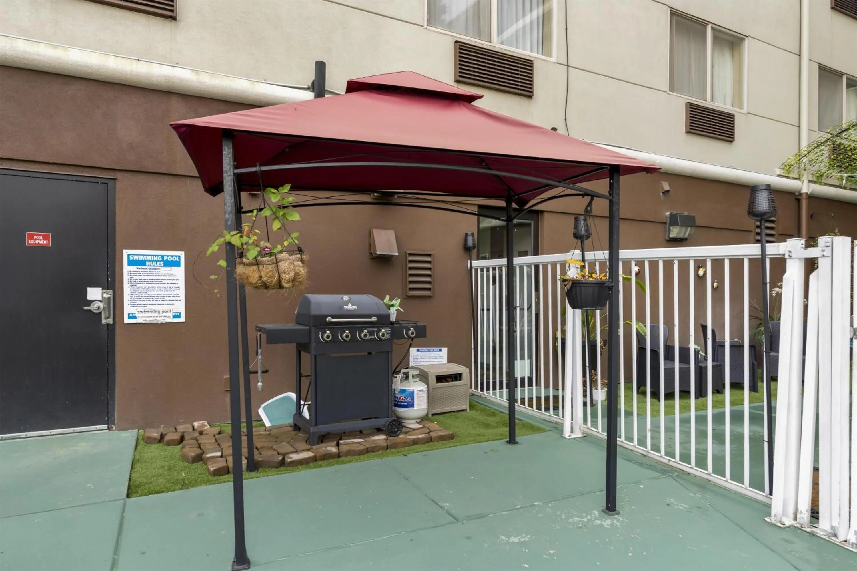 Property building in Best Western Sky Valley Inn