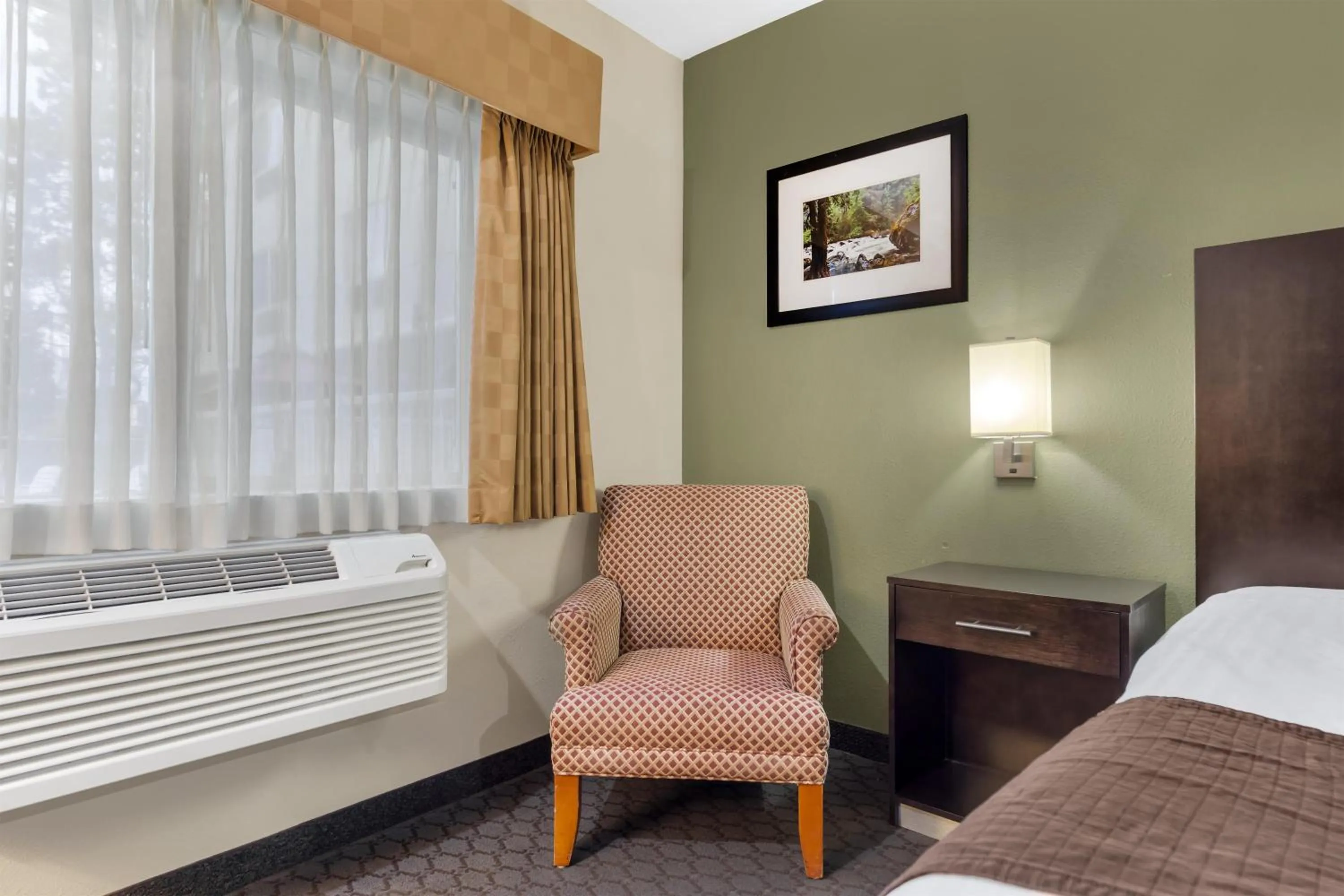 Bedroom, Bed in Best Western Sky Valley Inn